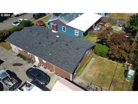 A home in Reedsport