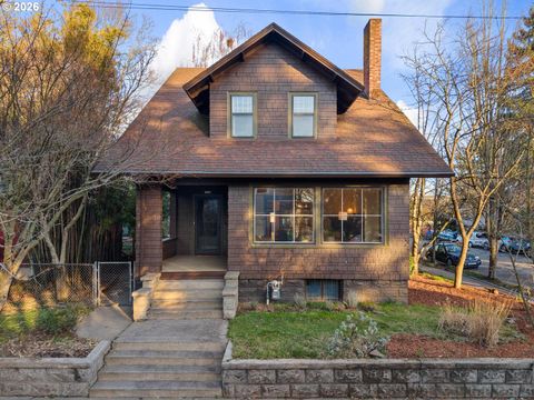 1332 SE 44TH AVE Portland OR 97215