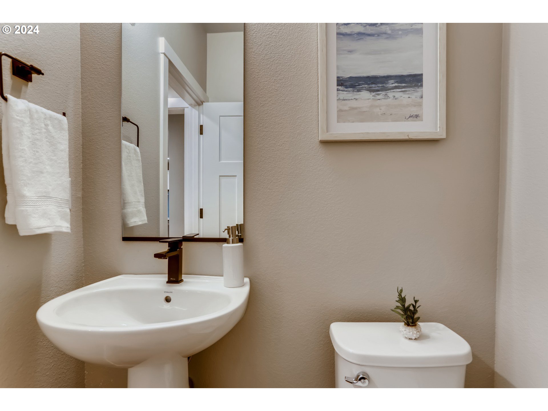 Sherwood, Oregon 97140, United States, 5 Bedrooms Bedrooms, ,4 BathroomsBathrooms,Residential,Pending,27333