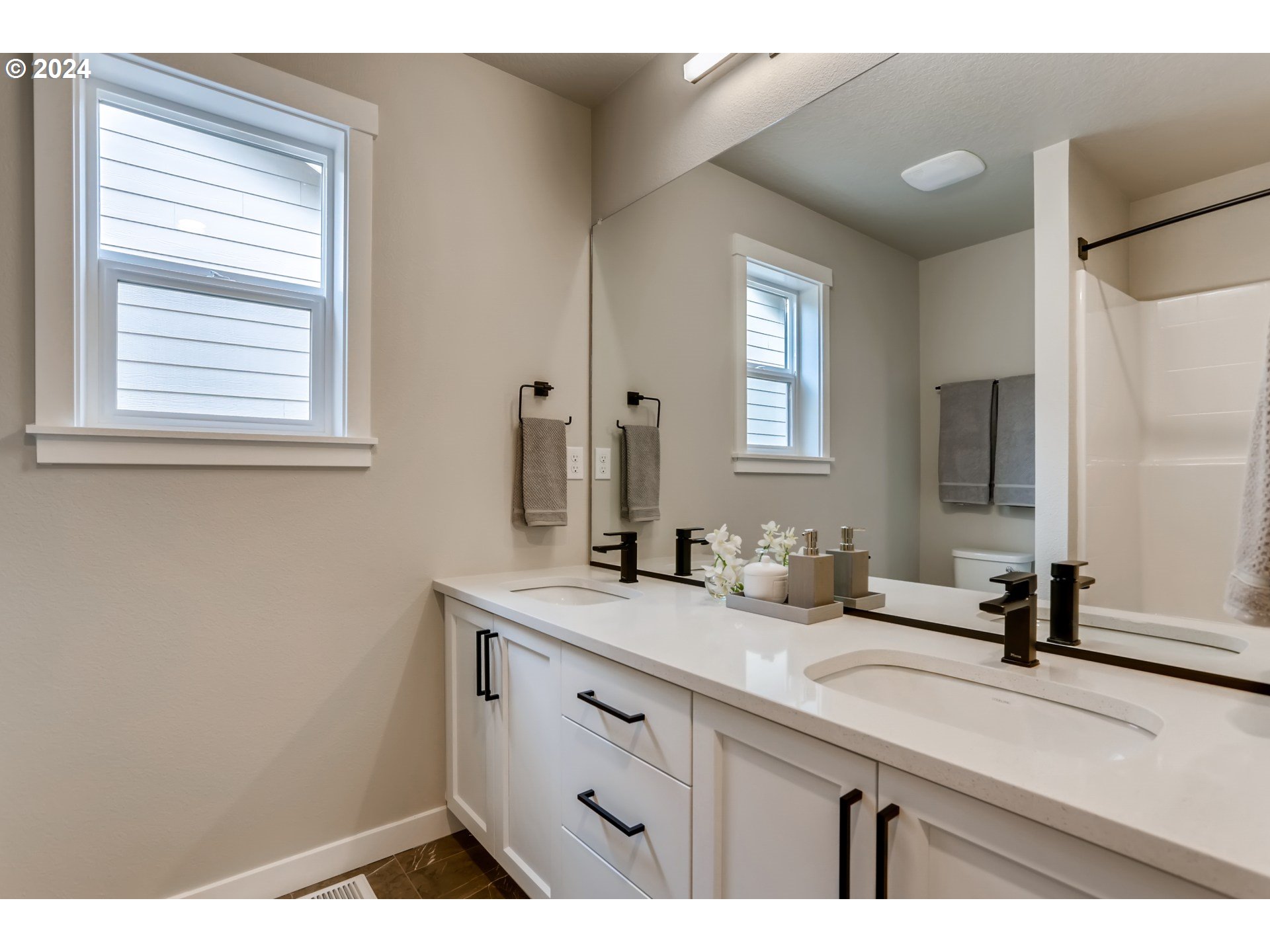 Sherwood, Oregon 97140, United States, 5 Bedrooms Bedrooms, ,4 BathroomsBathrooms,Residential,Pending,27333