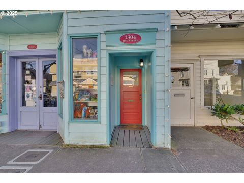 1304 BAY ST Florence OR 97439