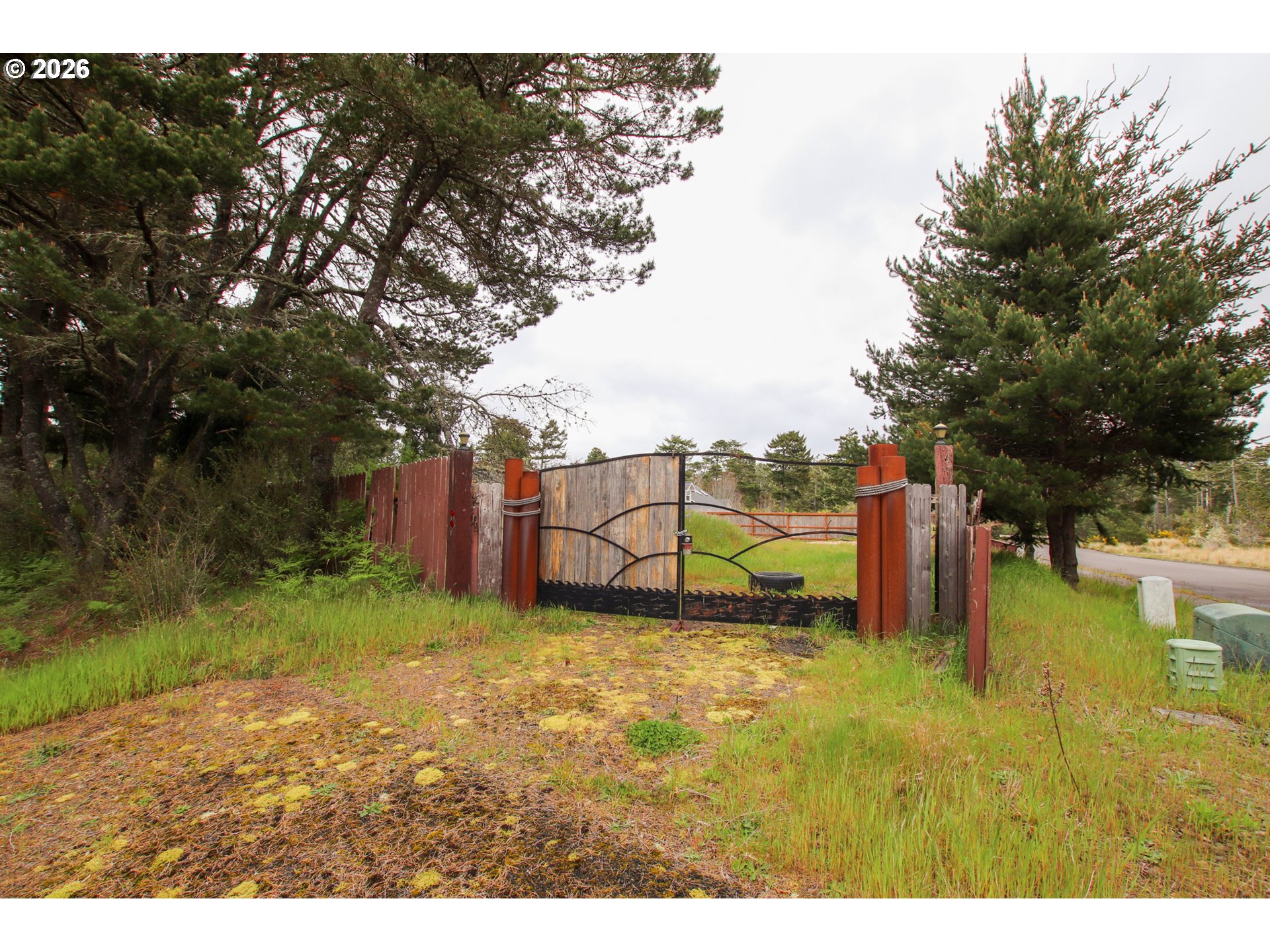 1120 RHODODENDRON DR