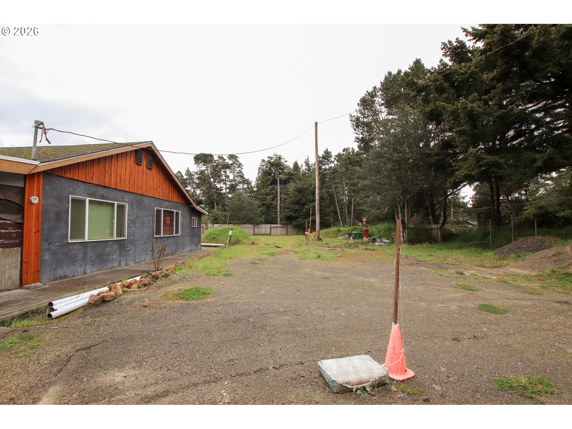 1120 RHODODENDRON DR