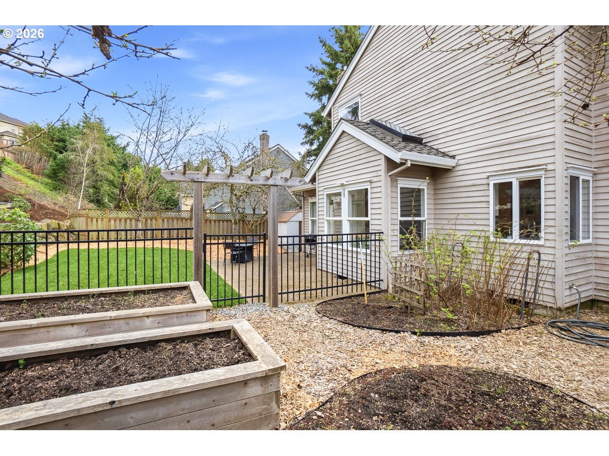 11185 SW CHICKADEE TER