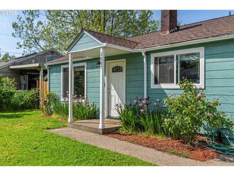 2567 WOOD AVE Eugene OR 97402