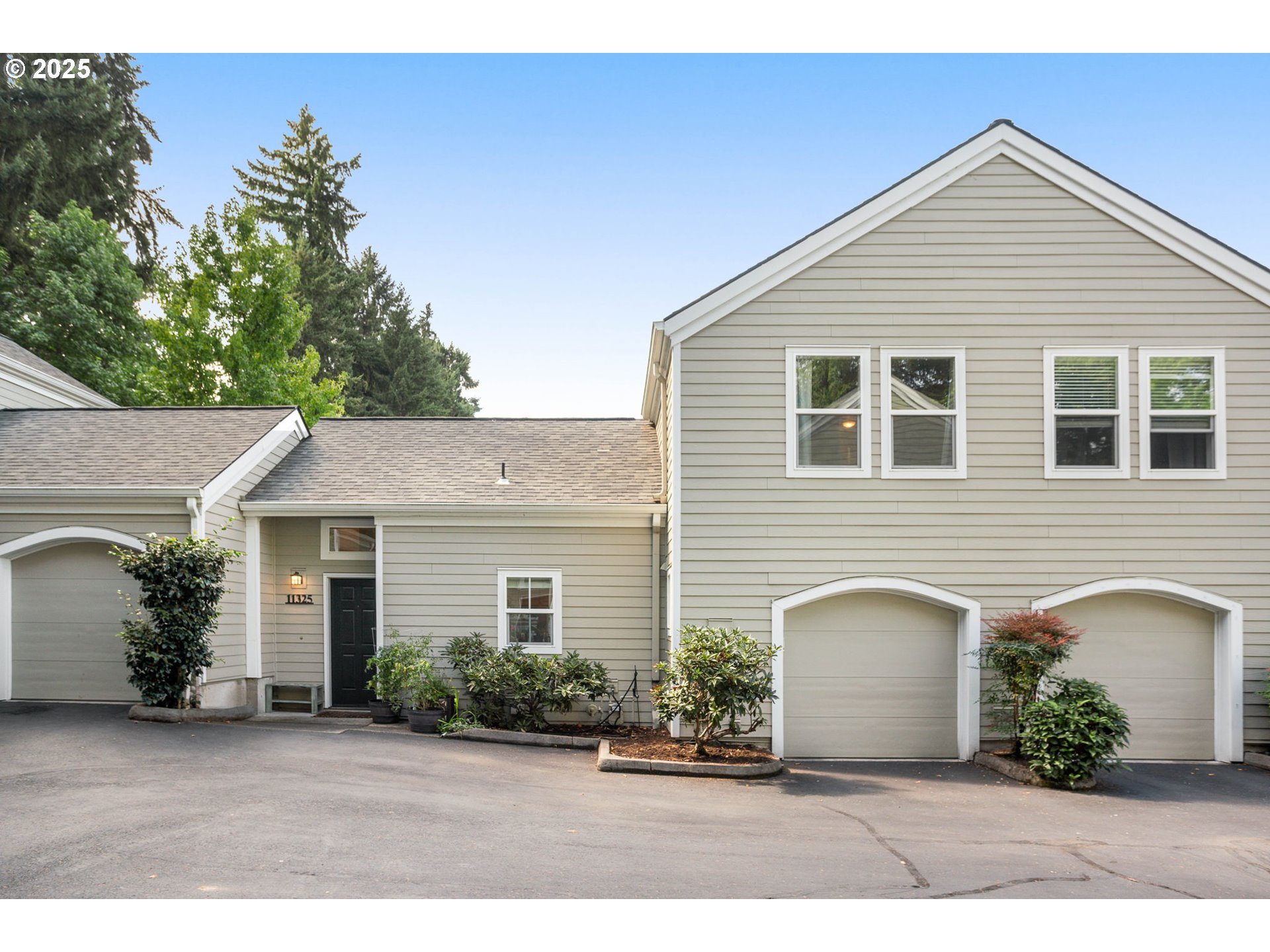 Photo 1 of 28 — 11325 SW EUCALYPTUS PL, Portland, OR 97223