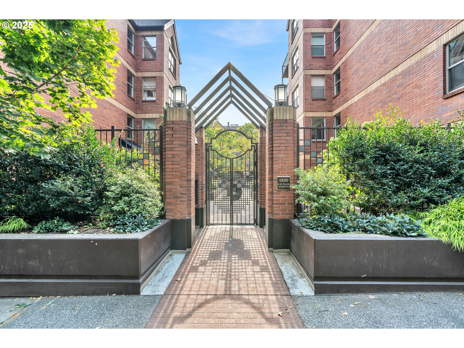 1500 SW PARK AVE