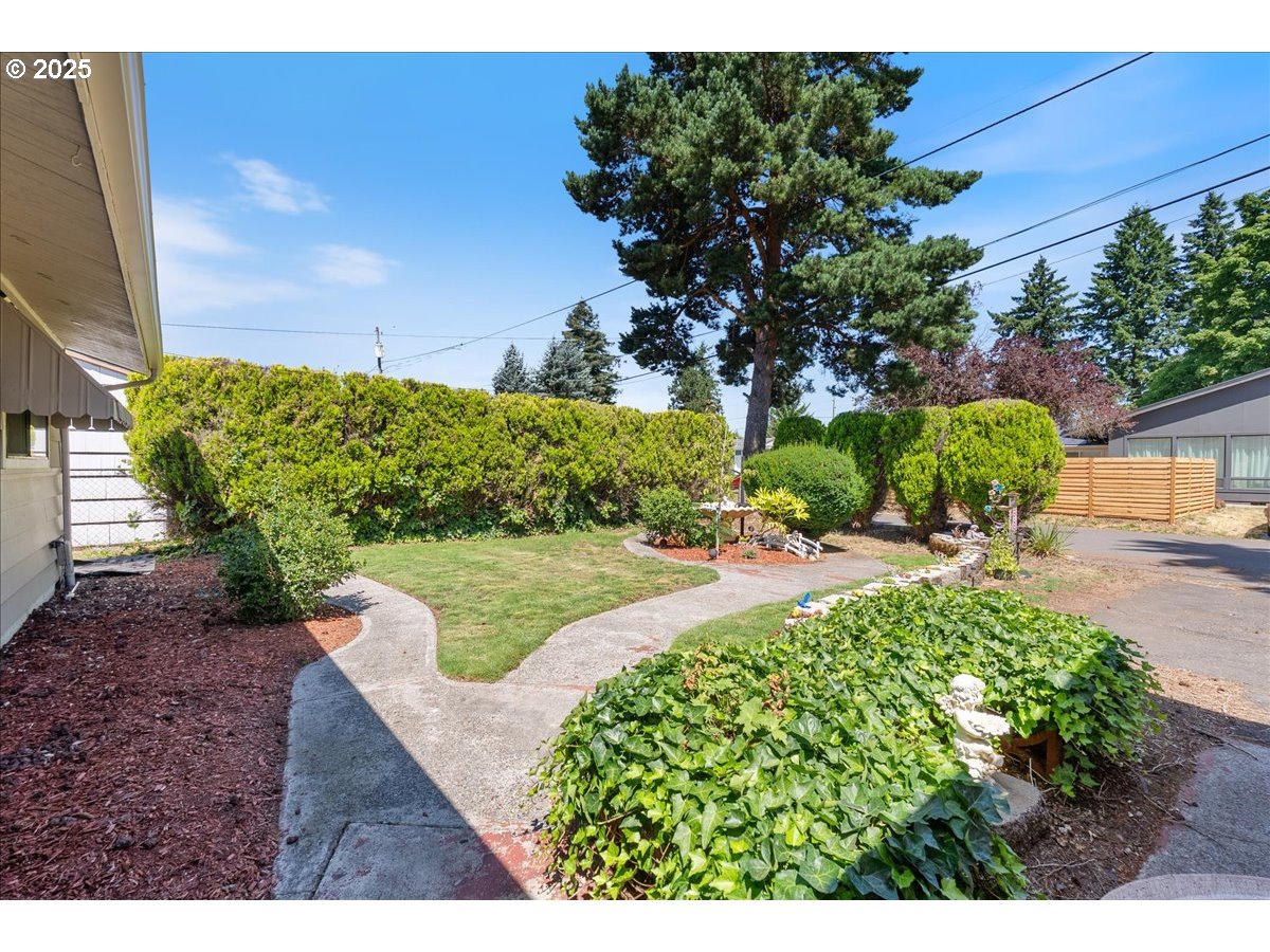 8632 NE CLACKAMAS ST
