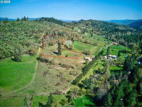 2119 SAN SOUCI DR Roseburg OR 97471