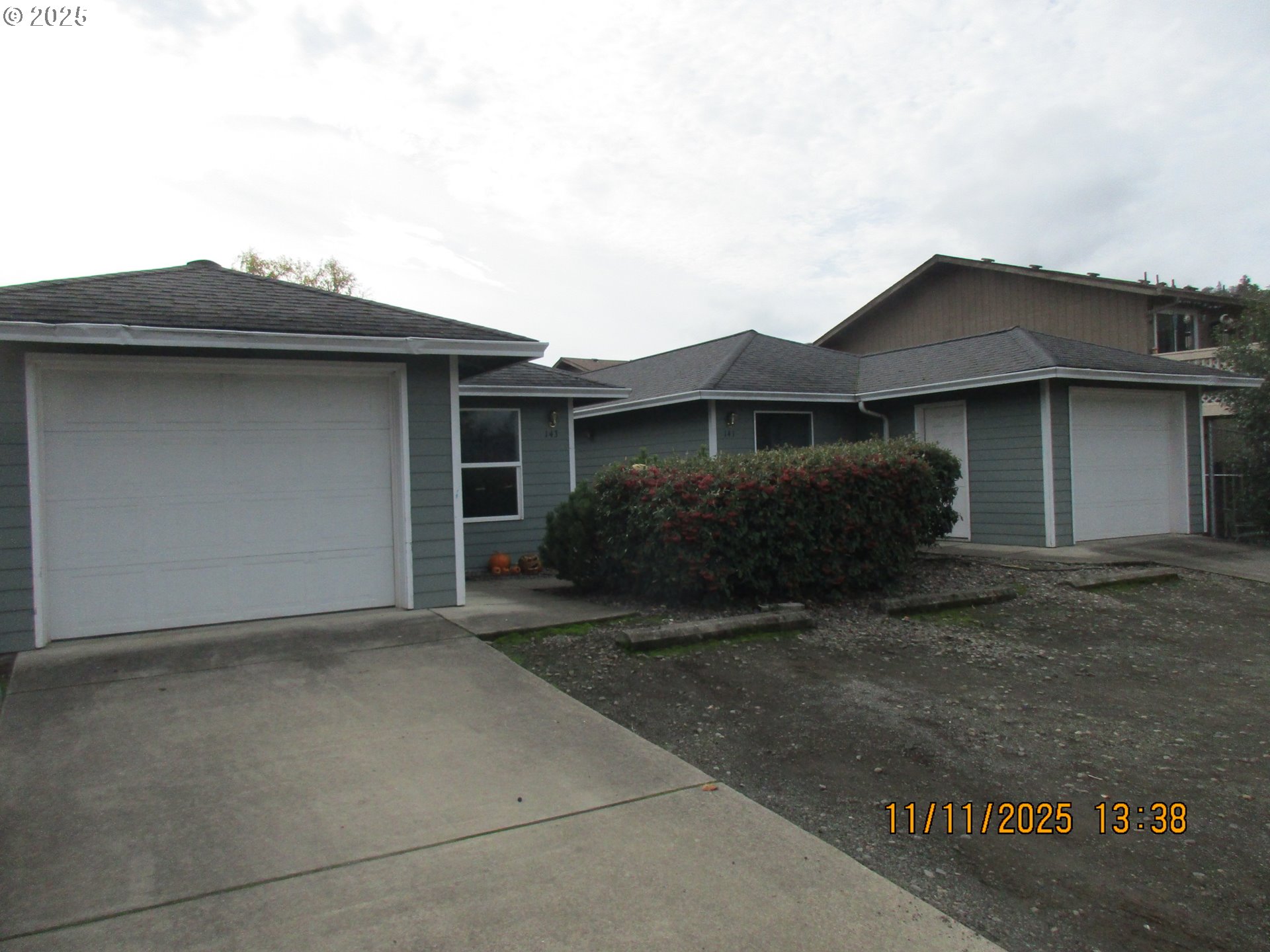 141/143 FAIRACRES LN