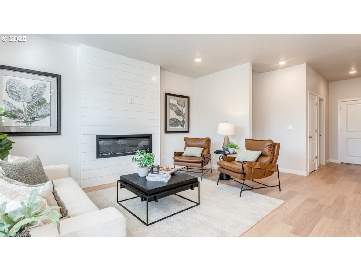 9348 SE Crystal Rose ST