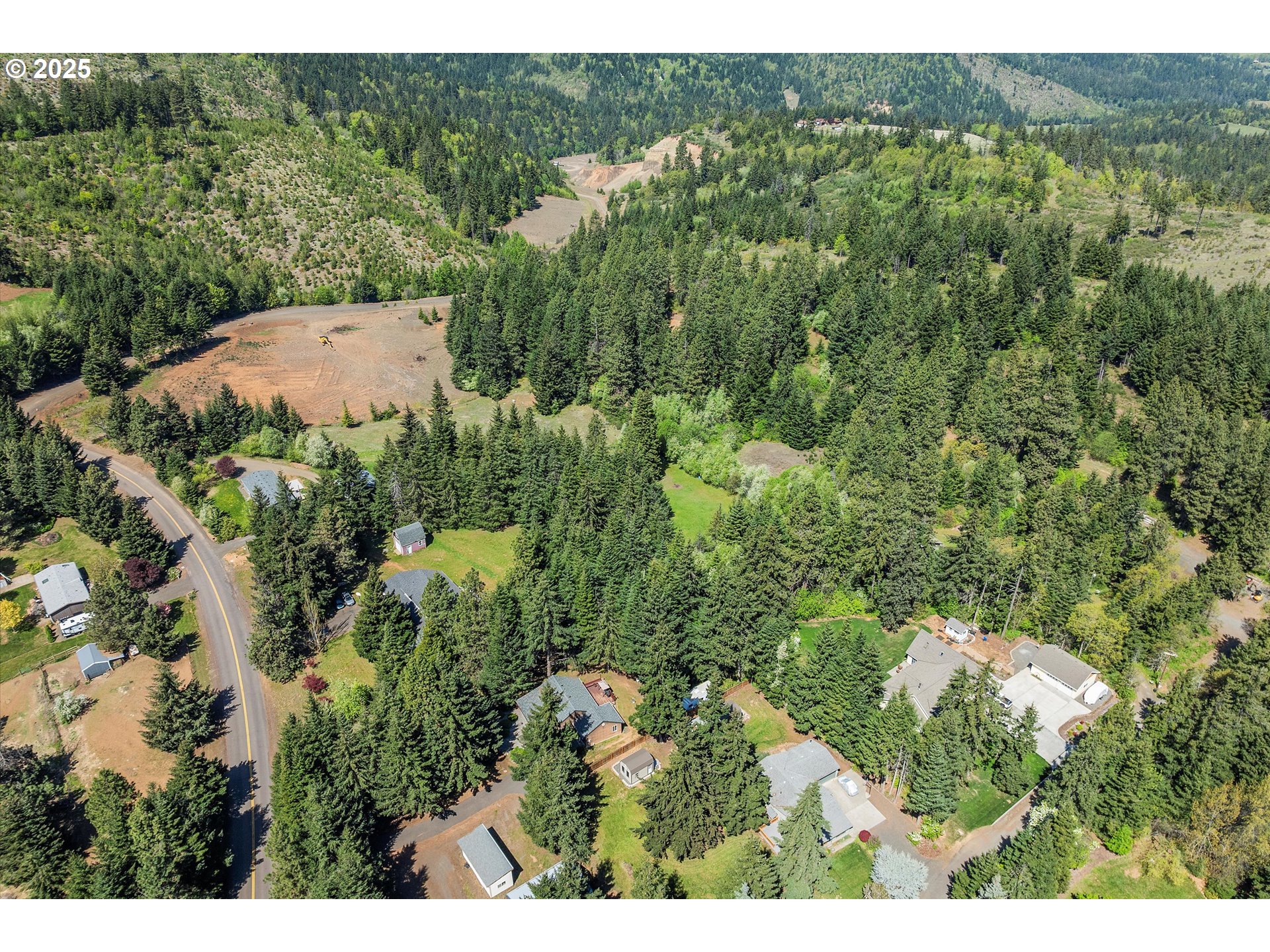 Hillcrest DR
