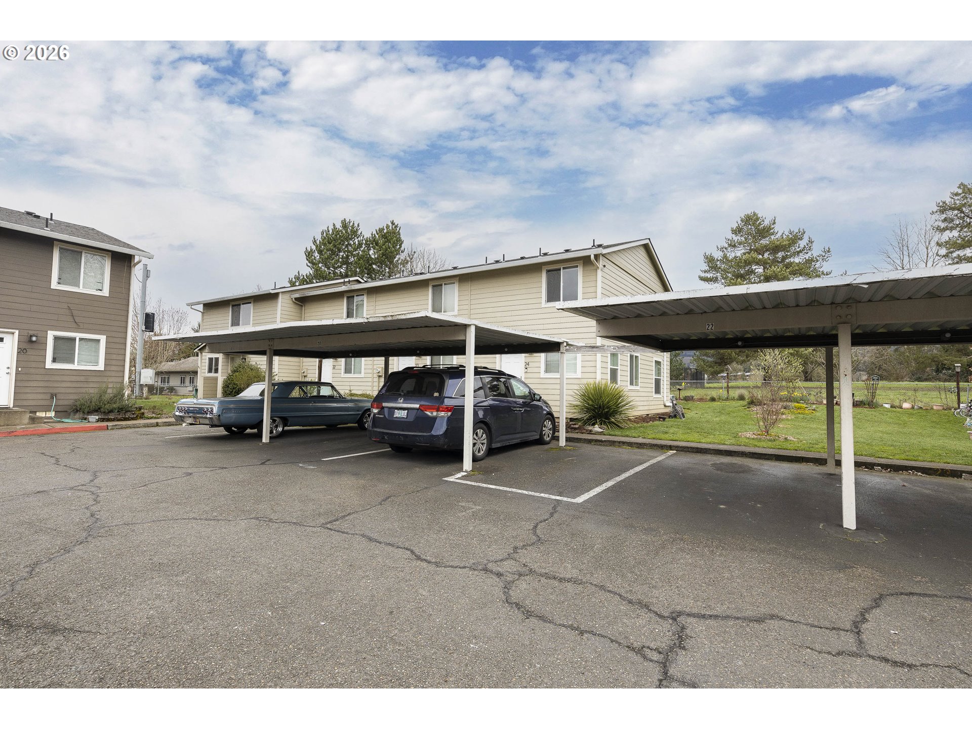 3305 E VITTORIA WAY 24