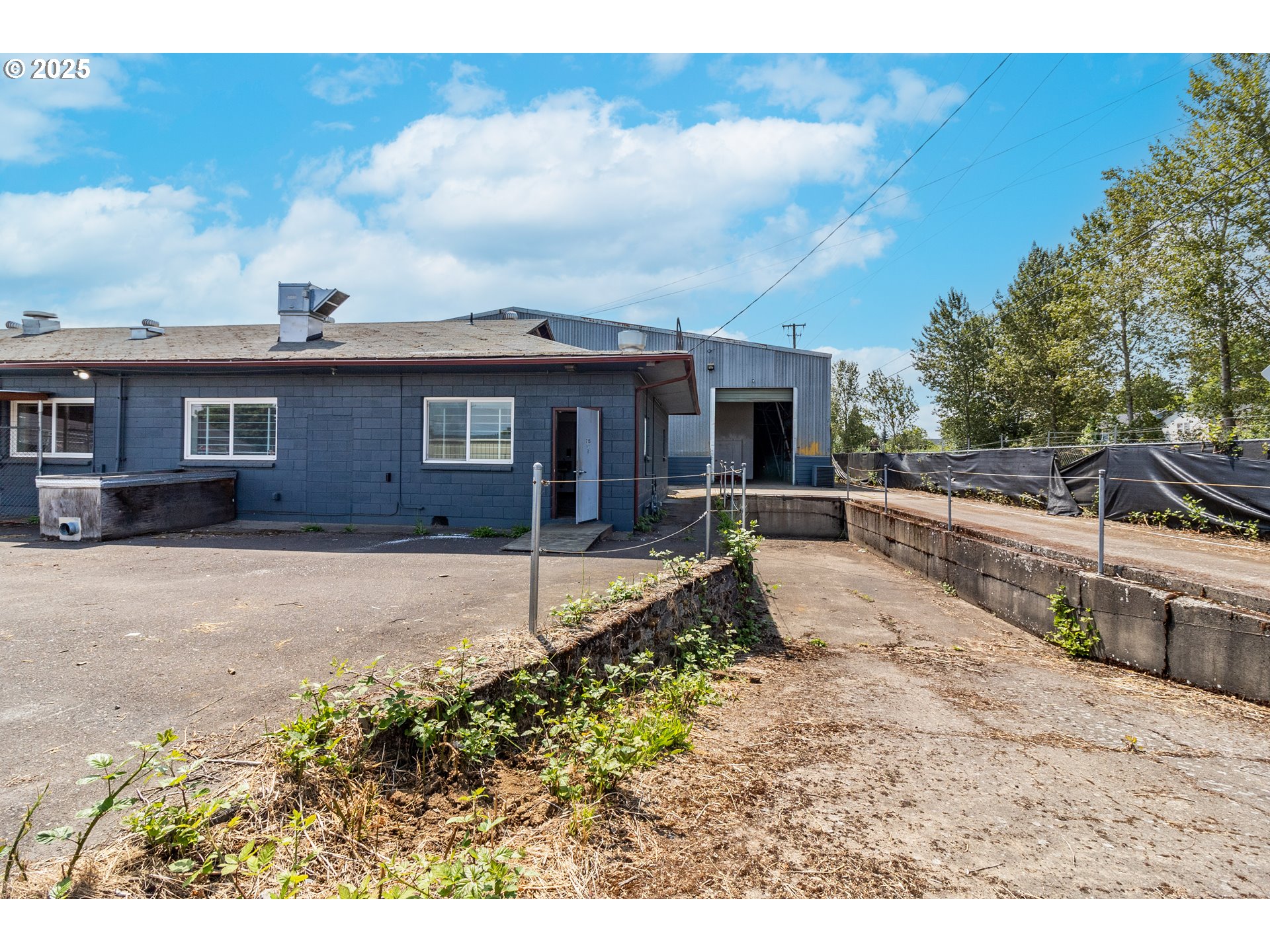 3195 Meadow LN
