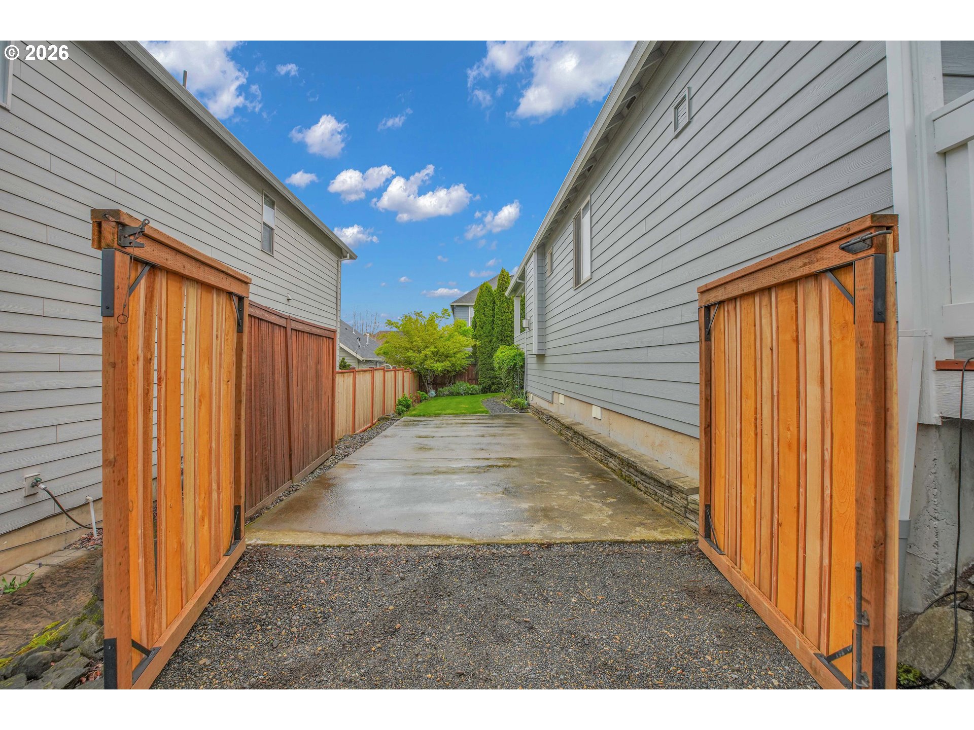 1068 SE KINGFISHER LN