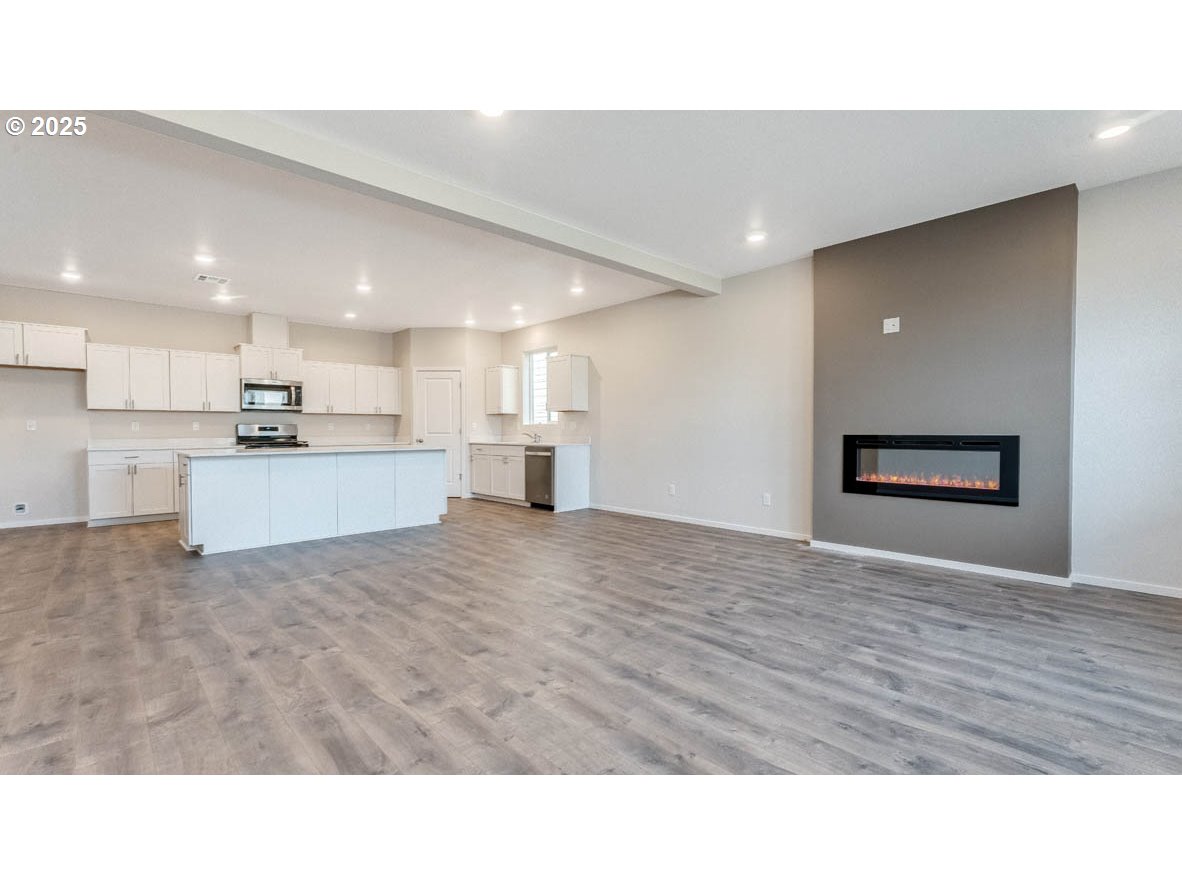 2739 Meadowlark AVE