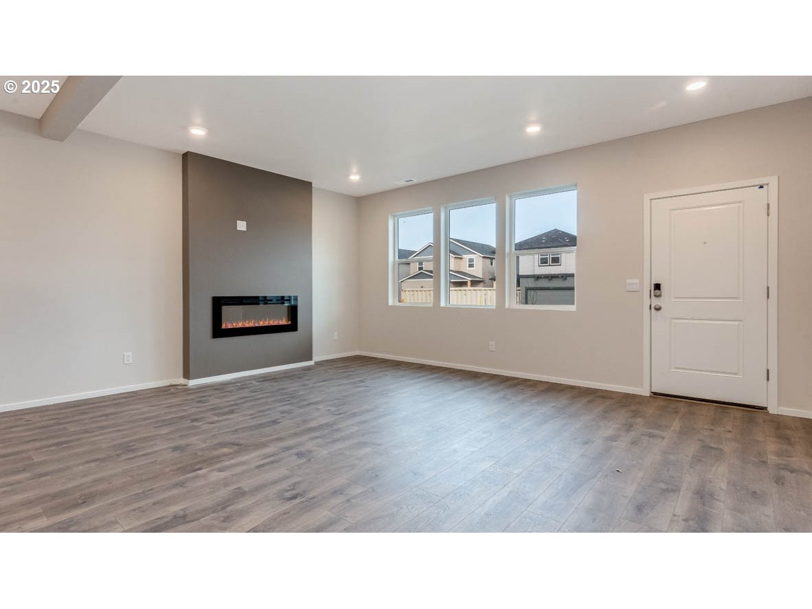 2739 Meadowlark AVE