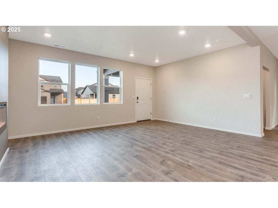 2739 Meadowlark AVE