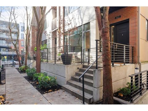 1622 NW RIVERSCAPE ST Portland OR 97209