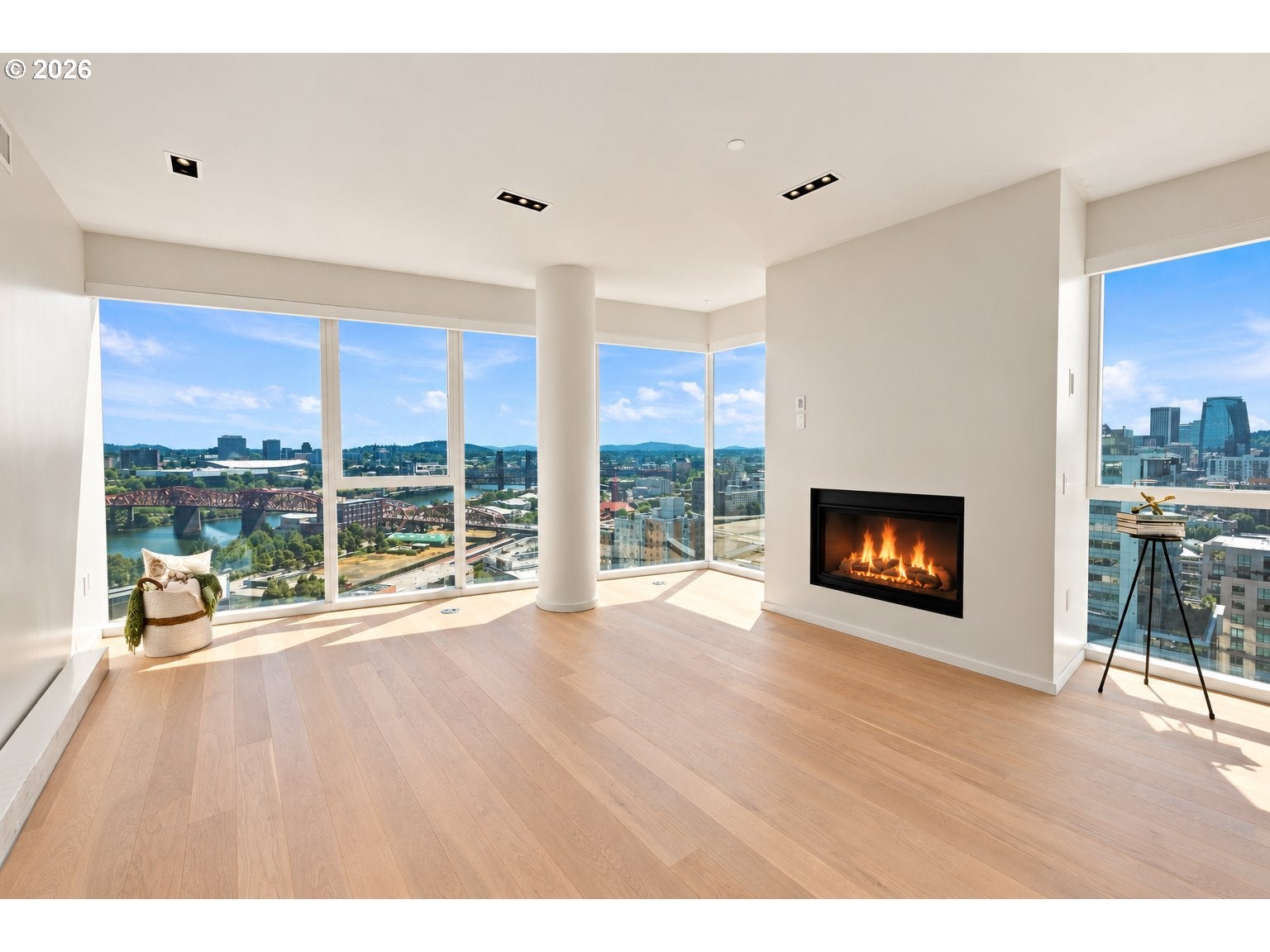 1075 NW NORTHRUP ST 2015