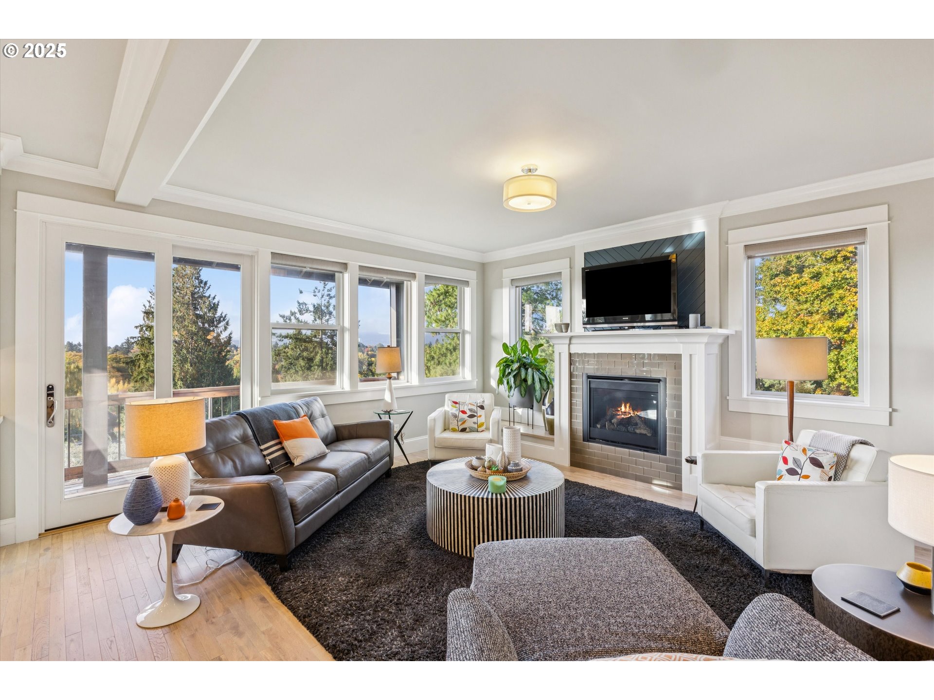 2040 NE ALAMEDA DR
