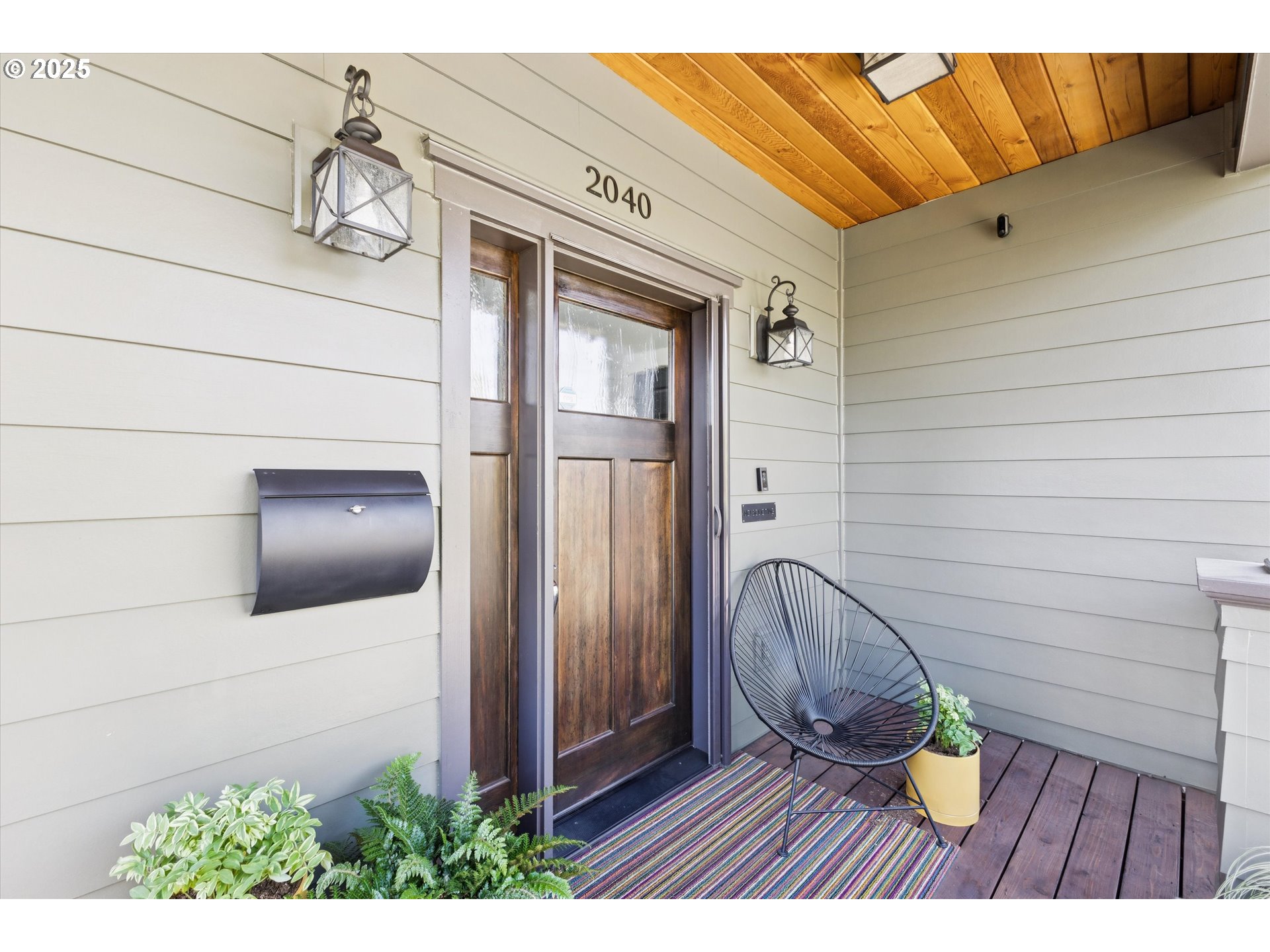 2040 NE ALAMEDA DR