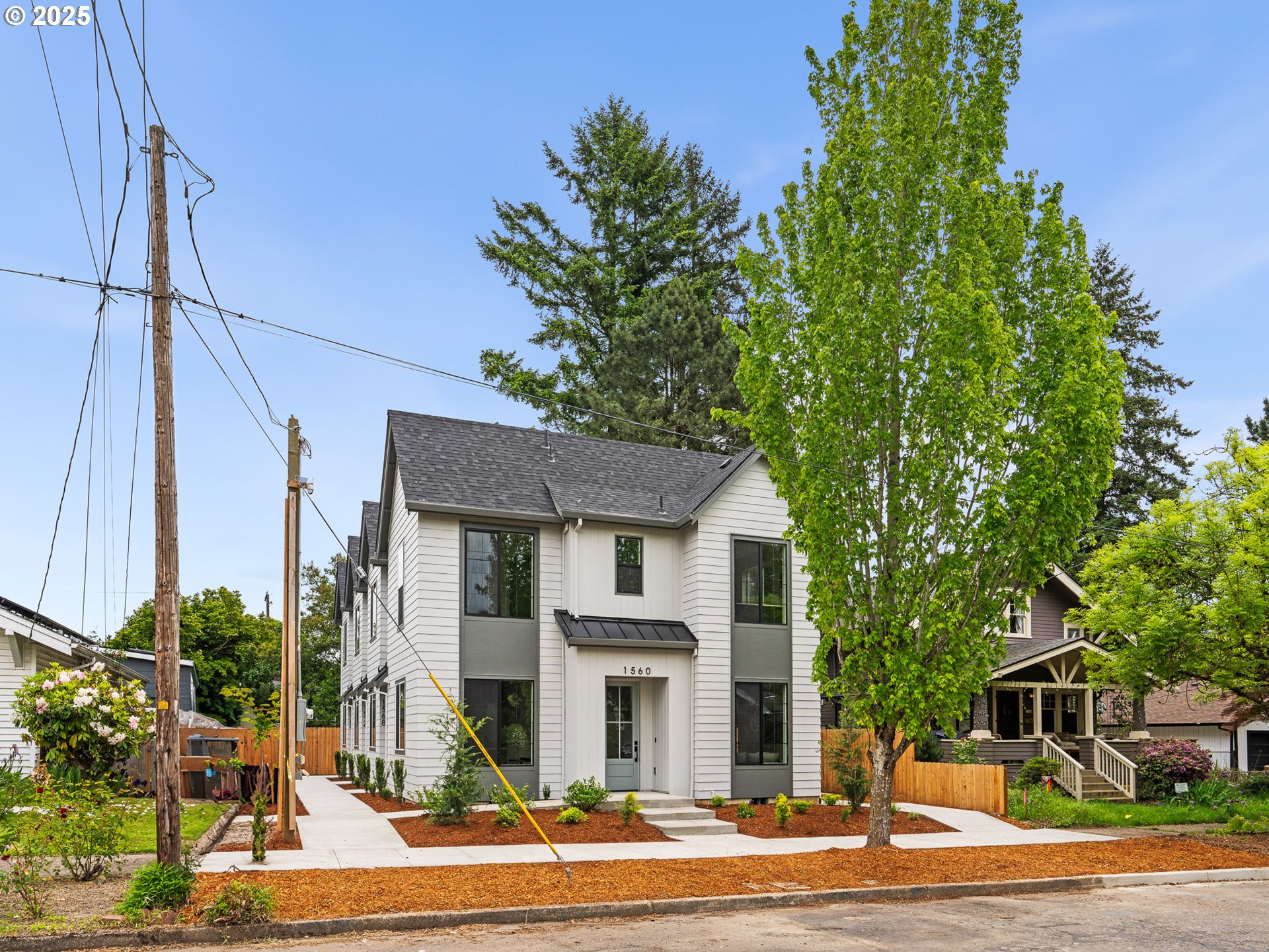 1562 NE 52nd AVE