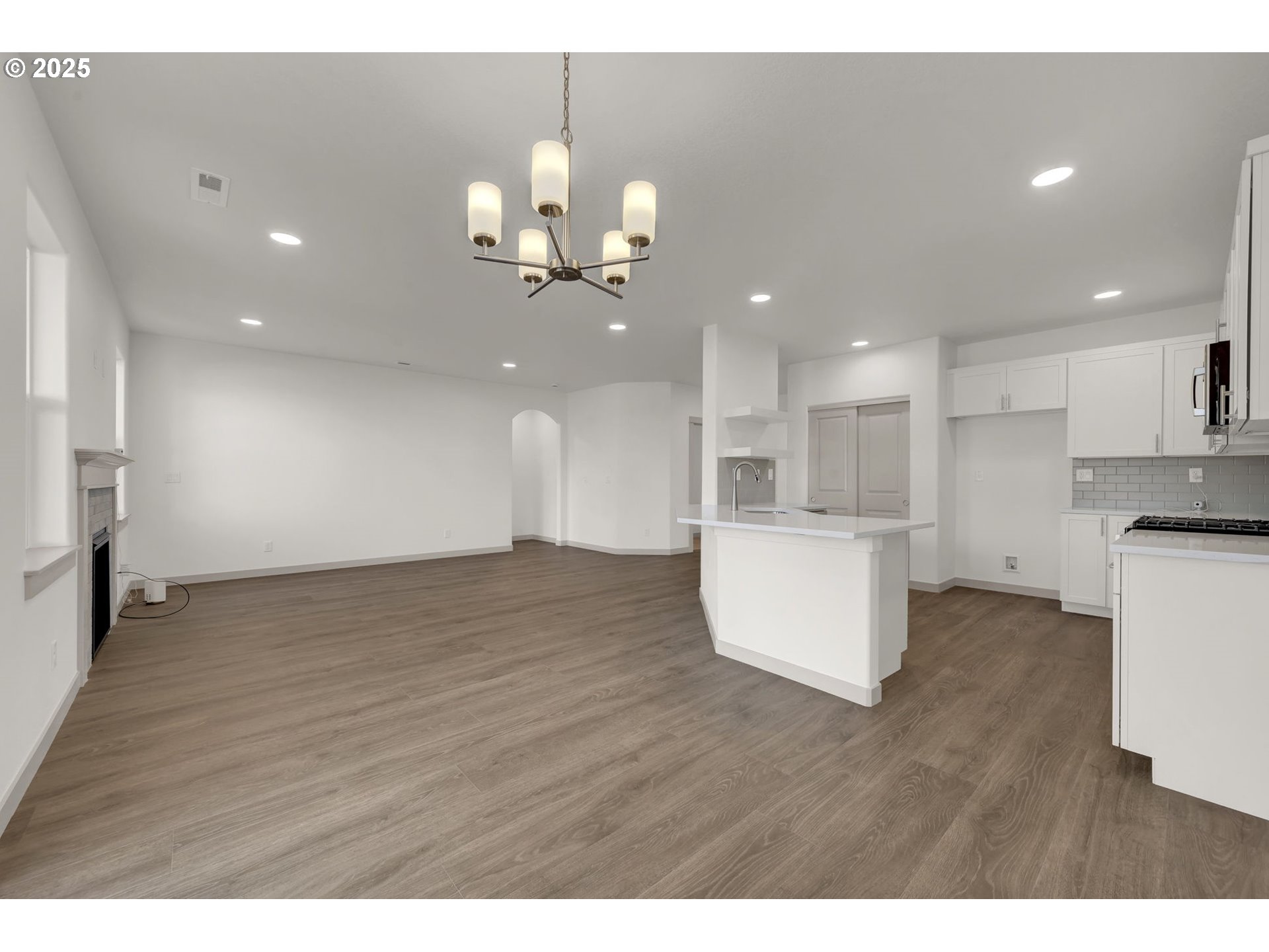 5645 Magnificence Way