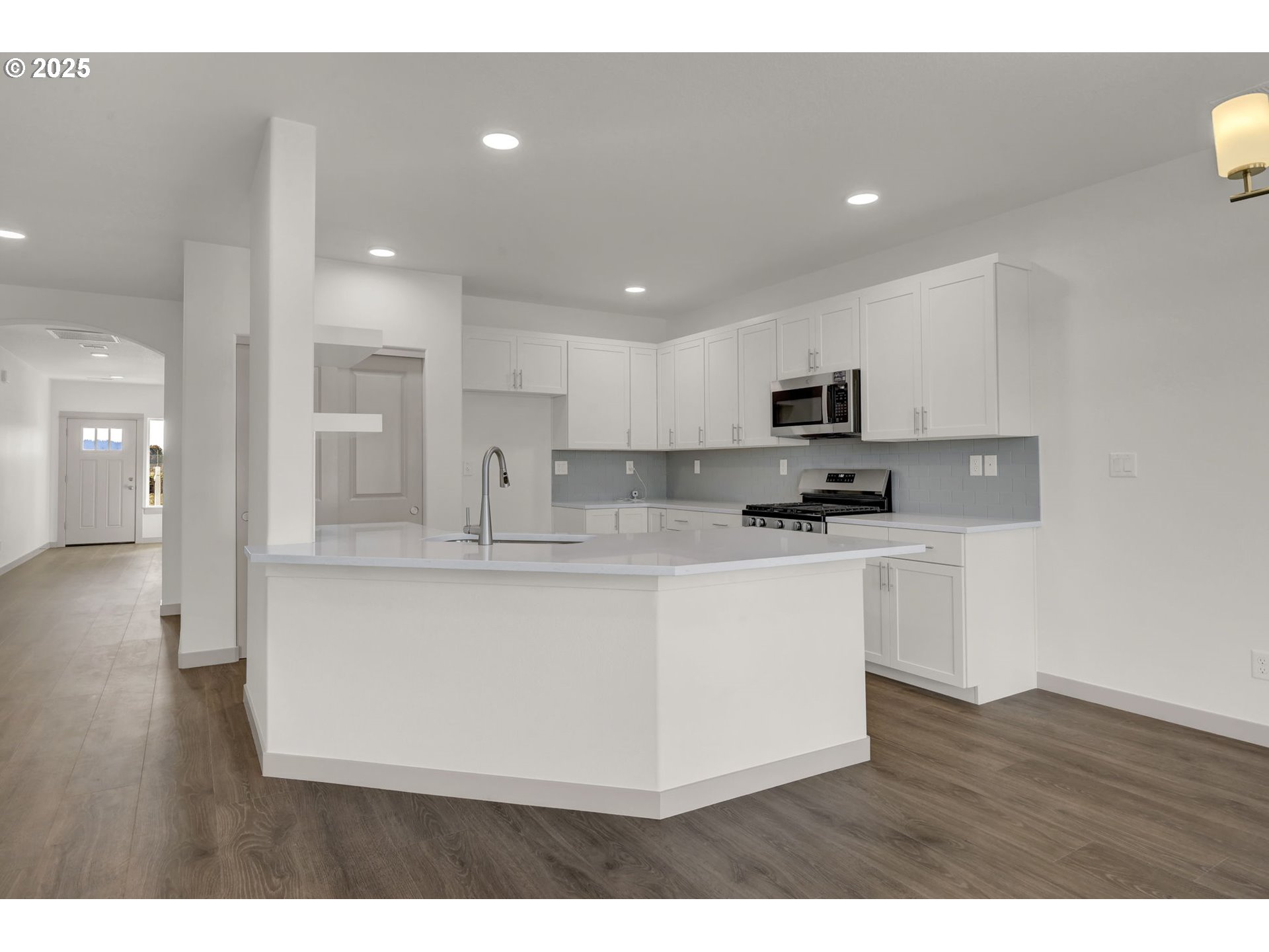 5645 Magnificence Way