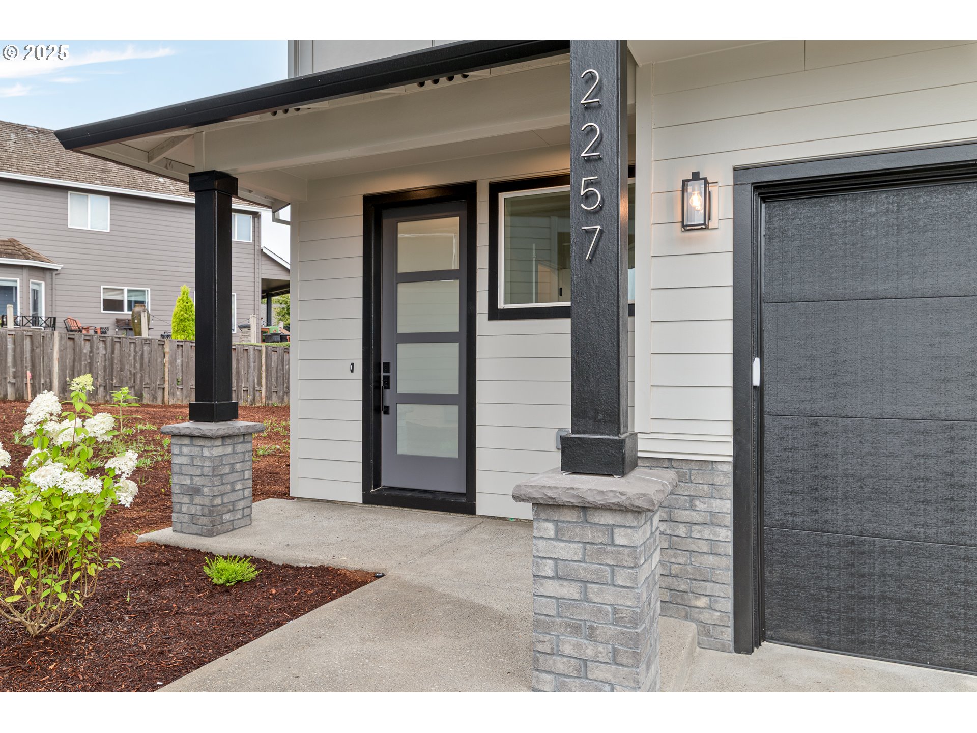 2257 SW Phyllis PL