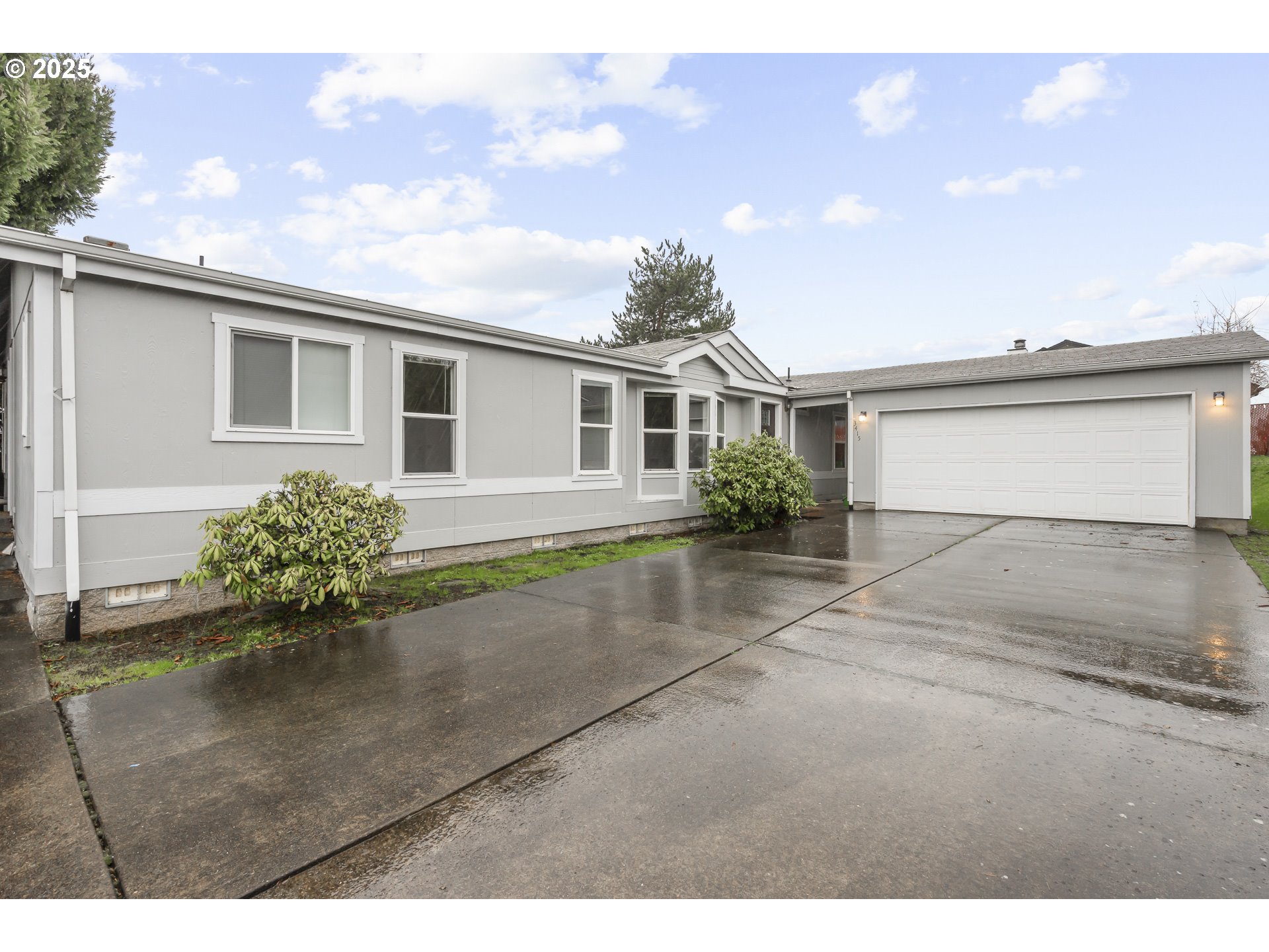 3415 LAKE VANESSA CIR NW