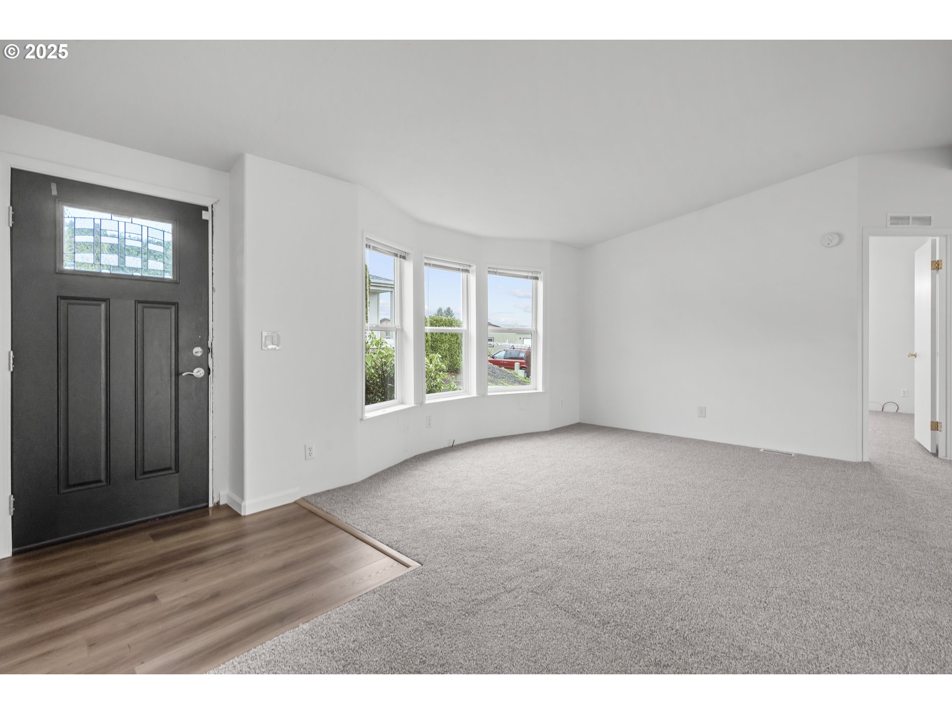 3415 LAKE VANESSA CIR NW