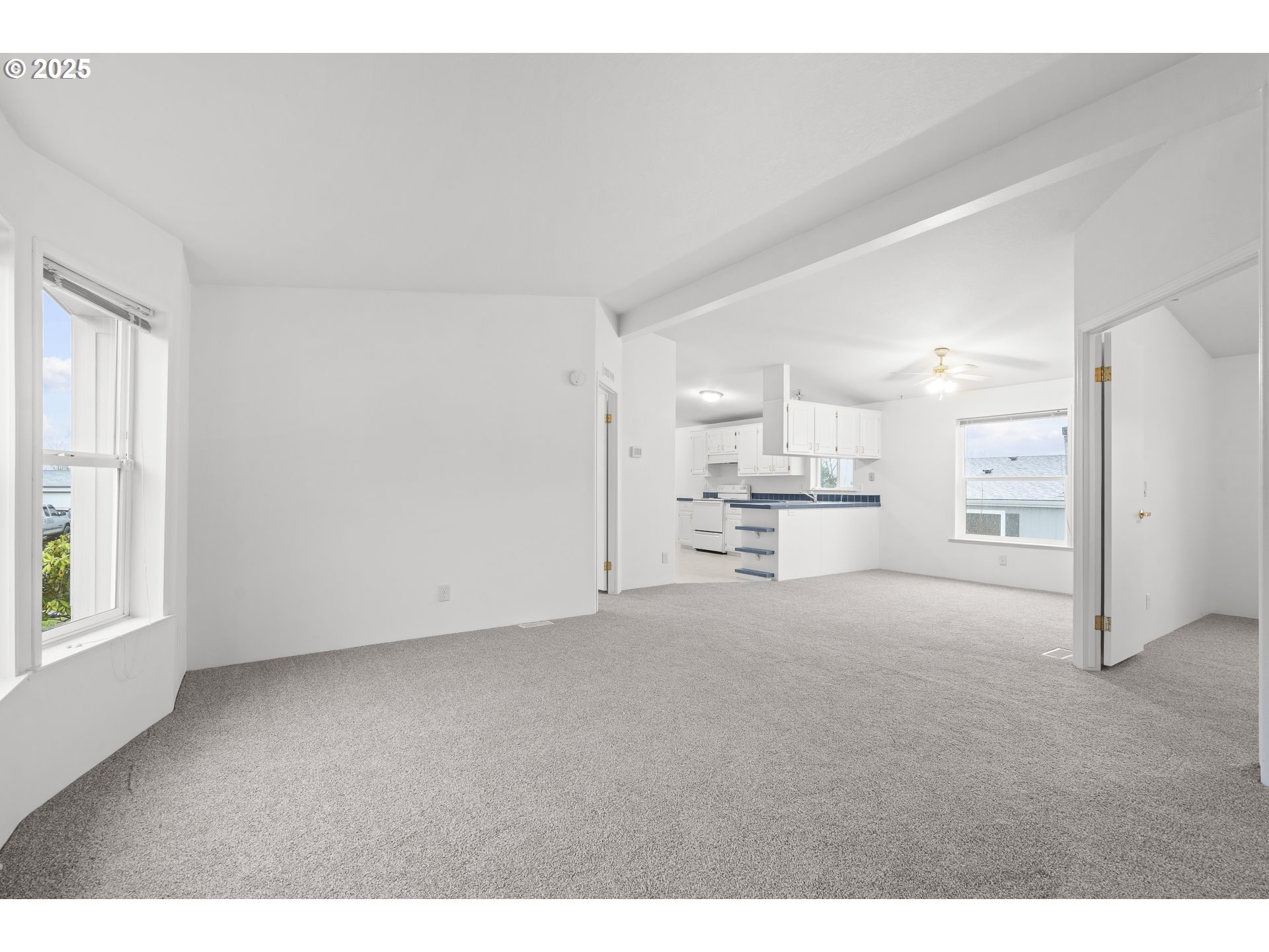 3415 LAKE VANESSA CIR NW