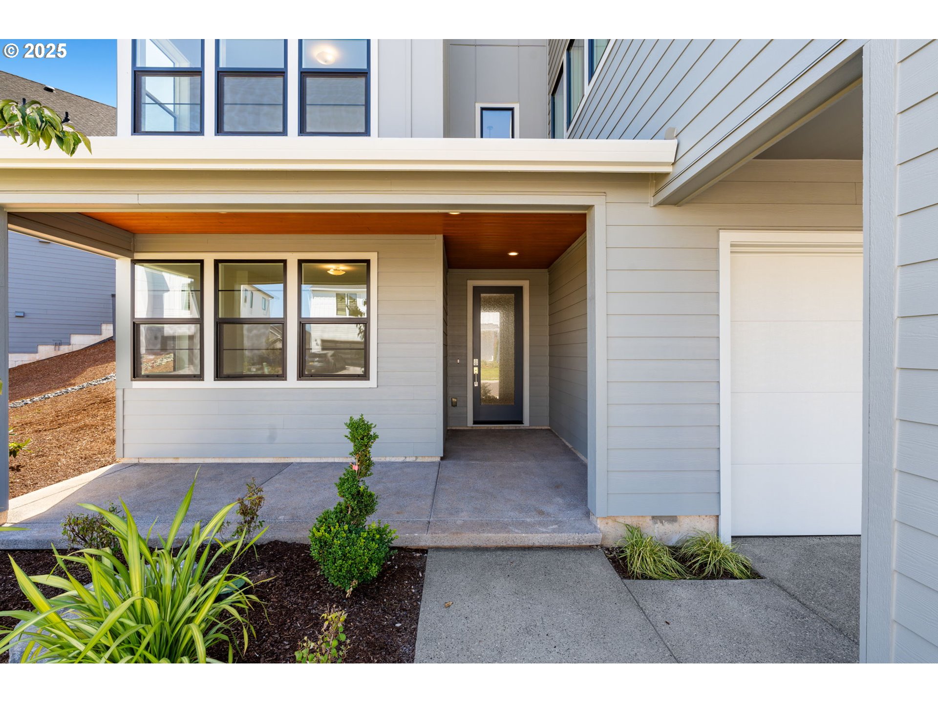 386 W FIR LOOP