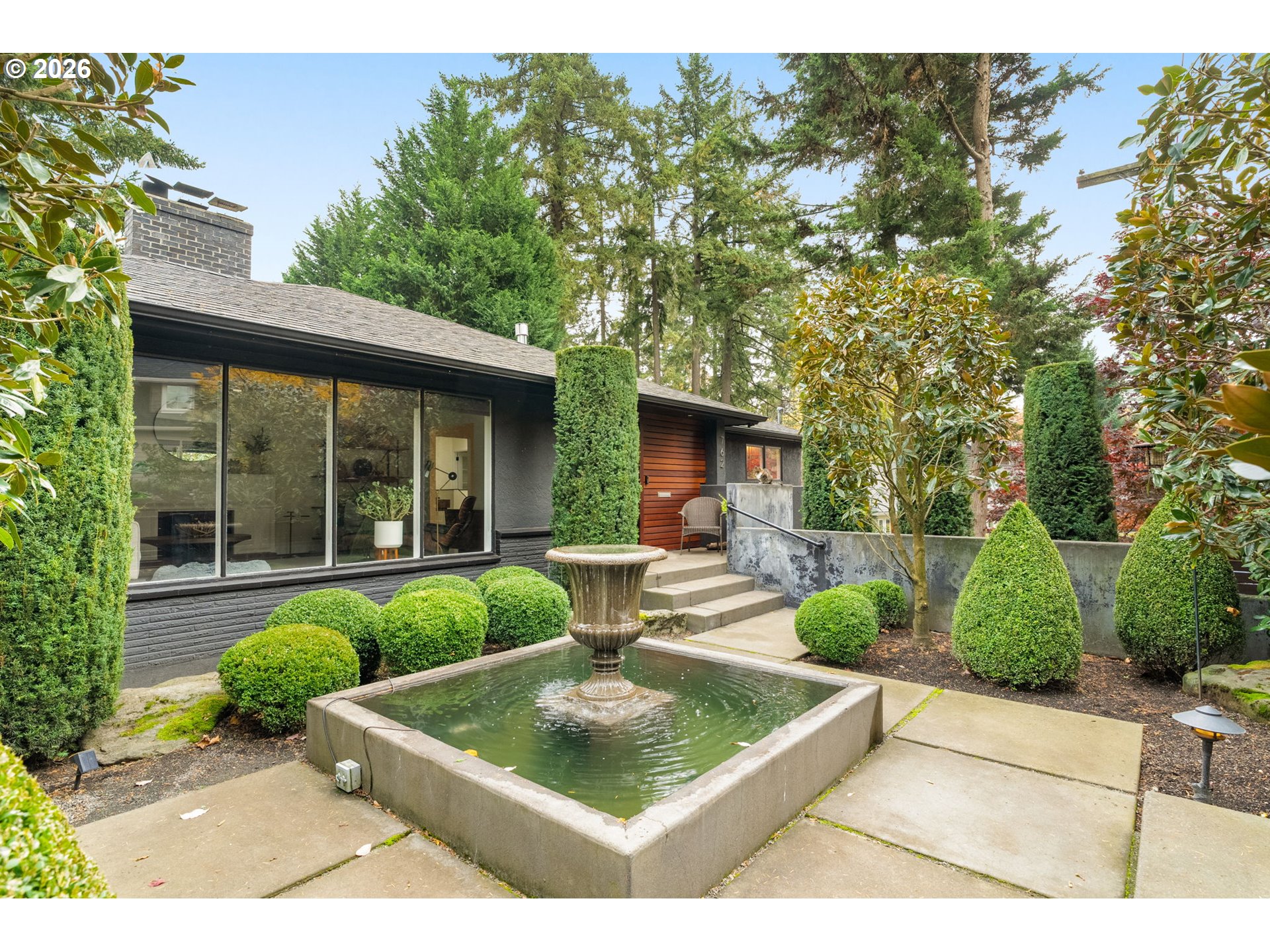 762 LAKE FOREST DR