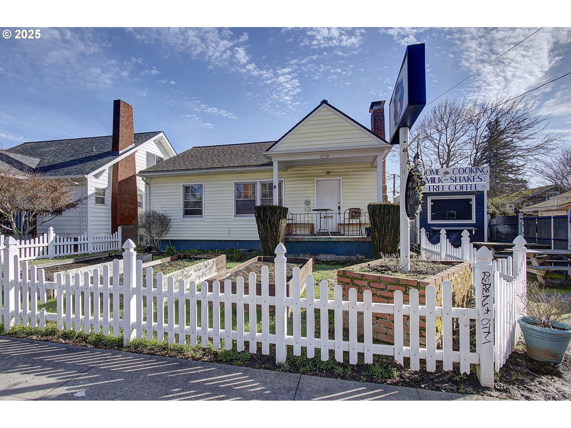 6108 SE MILWAUKIE AVE