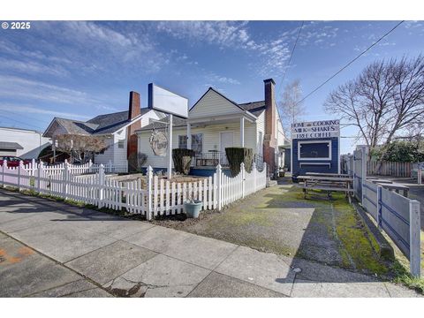 6108 SE MILWAUKIE AVE Portland OR 97202