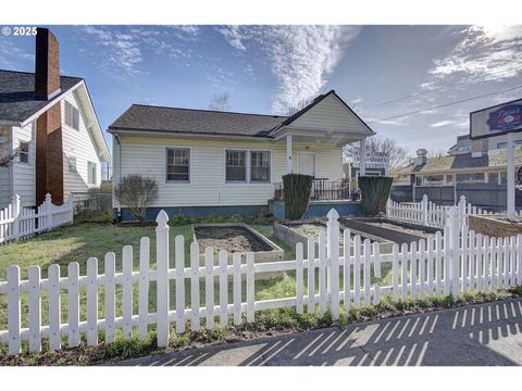 6108 SE MILWAUKIE AVE Portland OR 97202