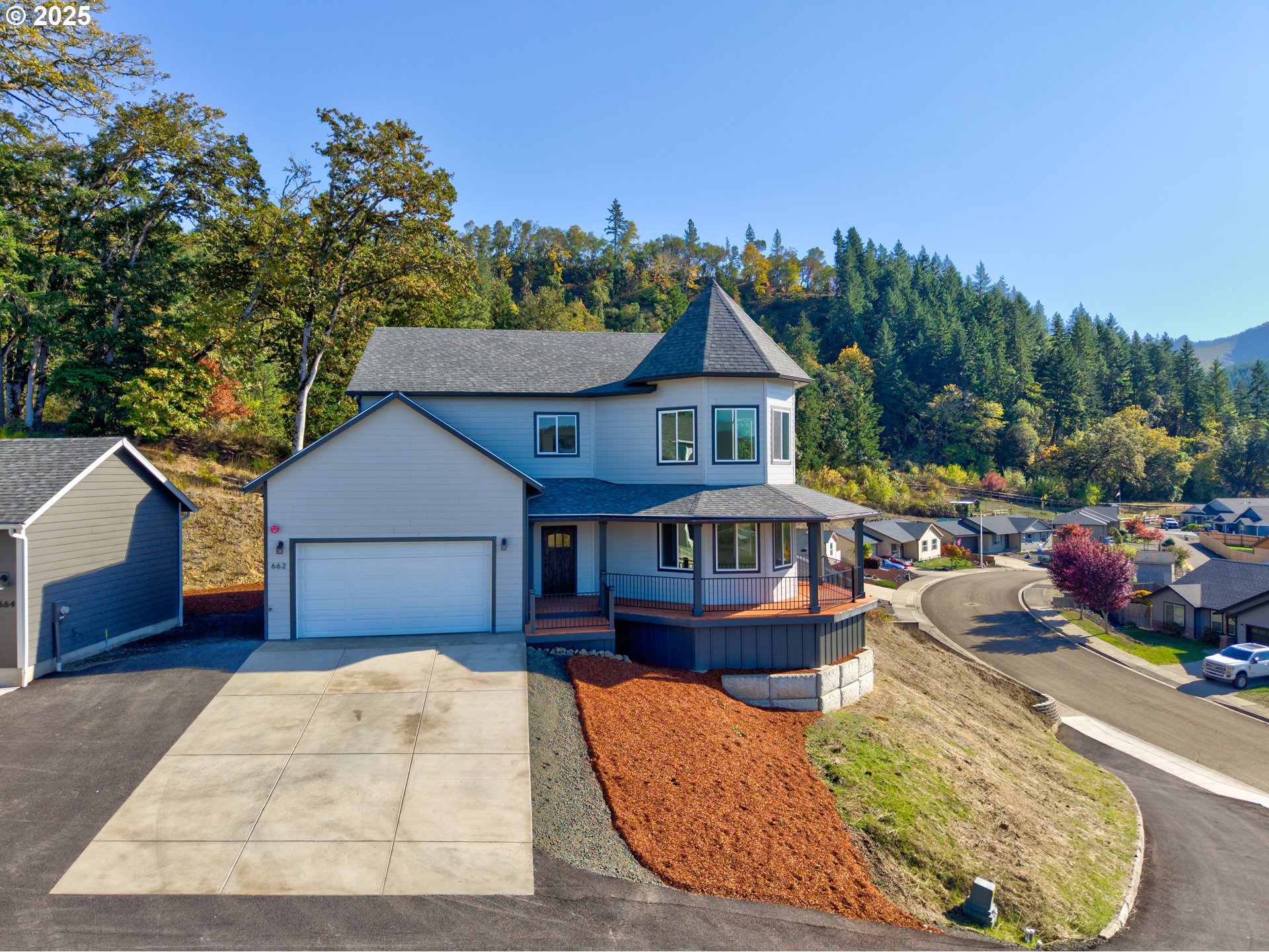 662 BROOKS LOOP