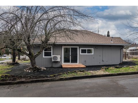 A home in Roseburg