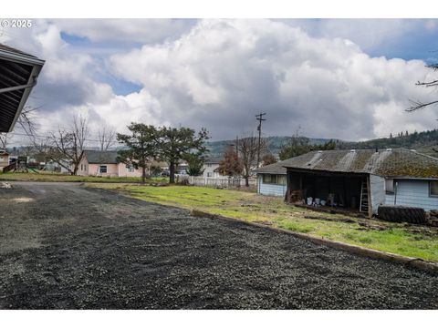 A home in Roseburg