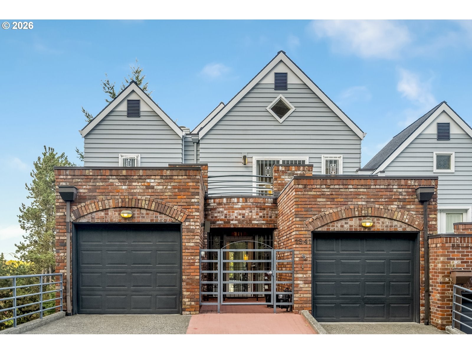 1941 SW MARKET STREET DR — 4 bed 4 bath Townhouse