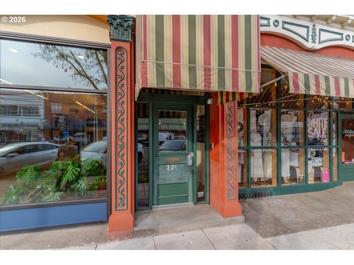 231 COMMERCIAL ST NE