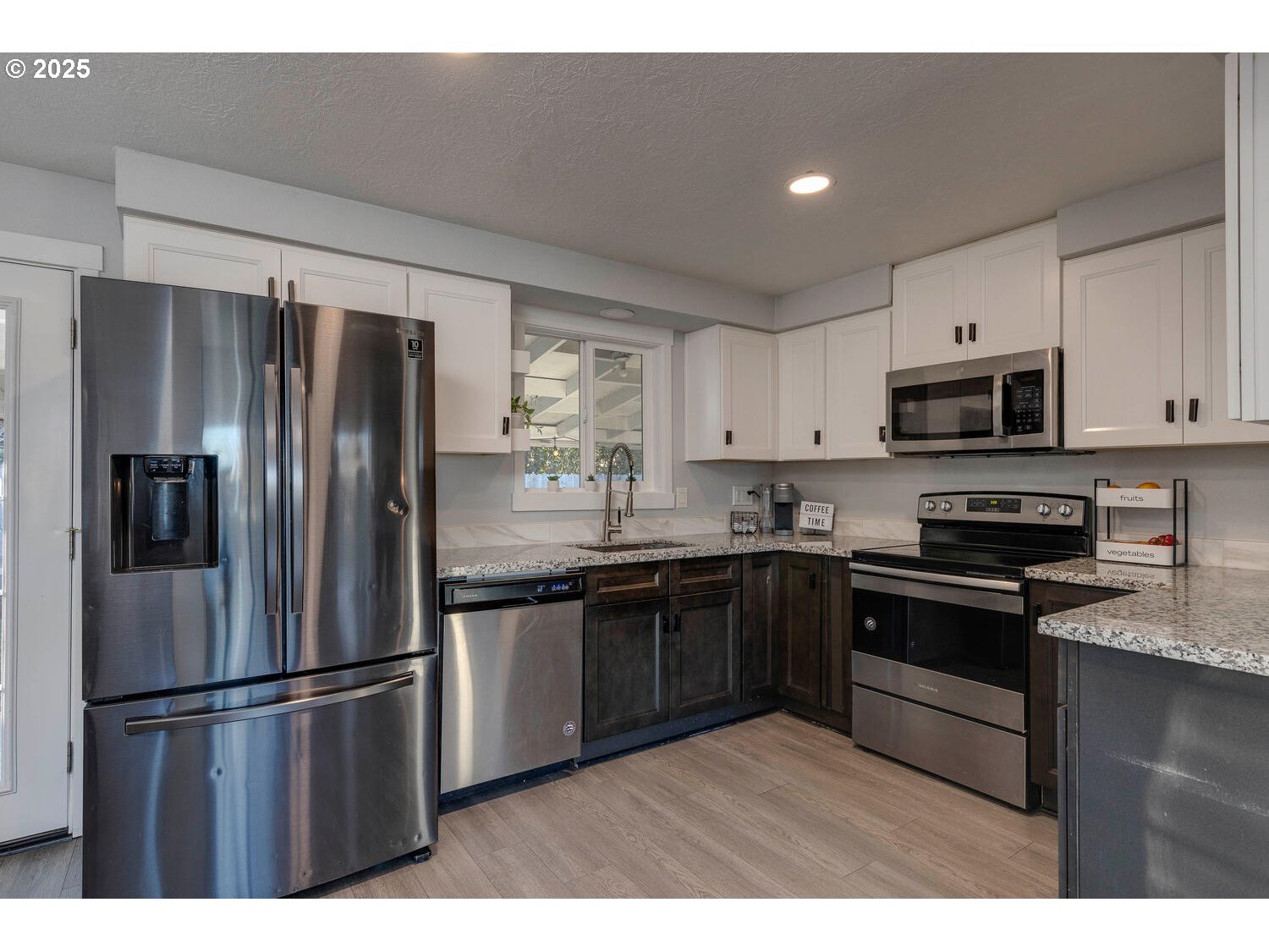 Salem, Oregon 97301, United States, 3 Bedrooms Bedrooms, ,2 BathroomsBathrooms,Residential,Pending,20321