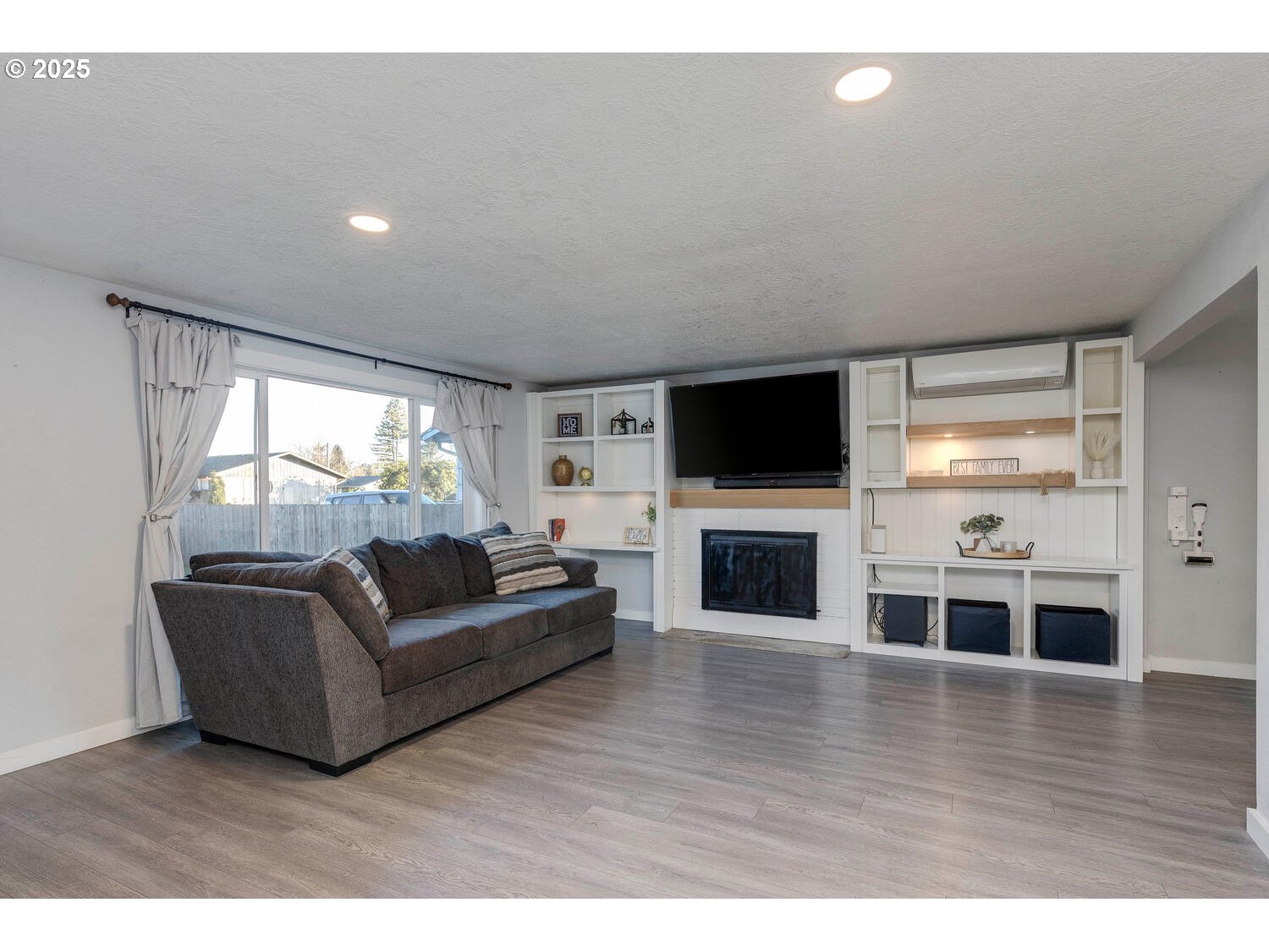 Salem, Oregon 97301, United States, 3 Bedrooms Bedrooms, ,2 BathroomsBathrooms,Residential,Pending,20321