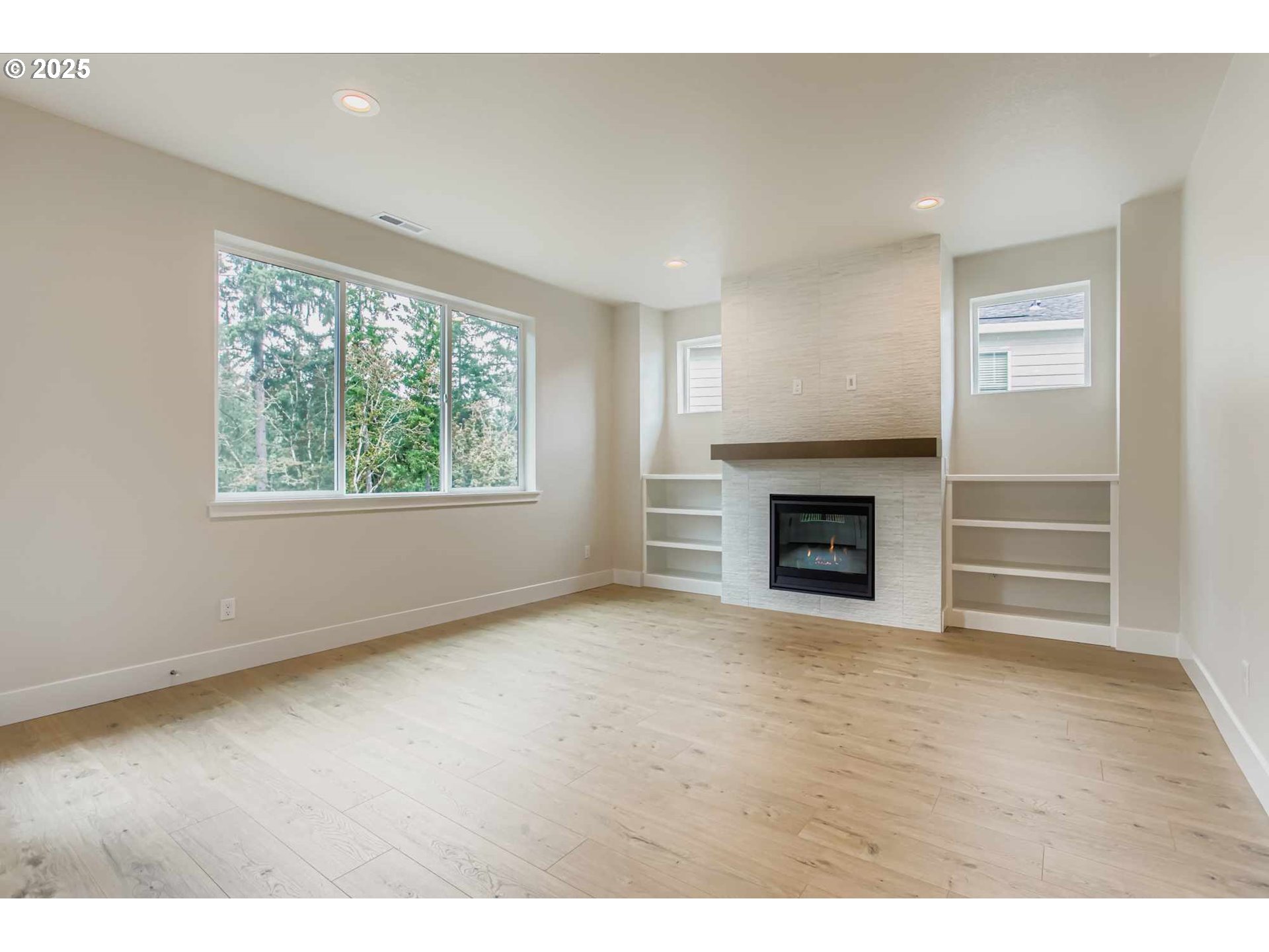 Beaverton, Oregon 97007, United States, 5 Bedrooms Bedrooms, ,4 BathroomsBathrooms,Residential,Active,140405