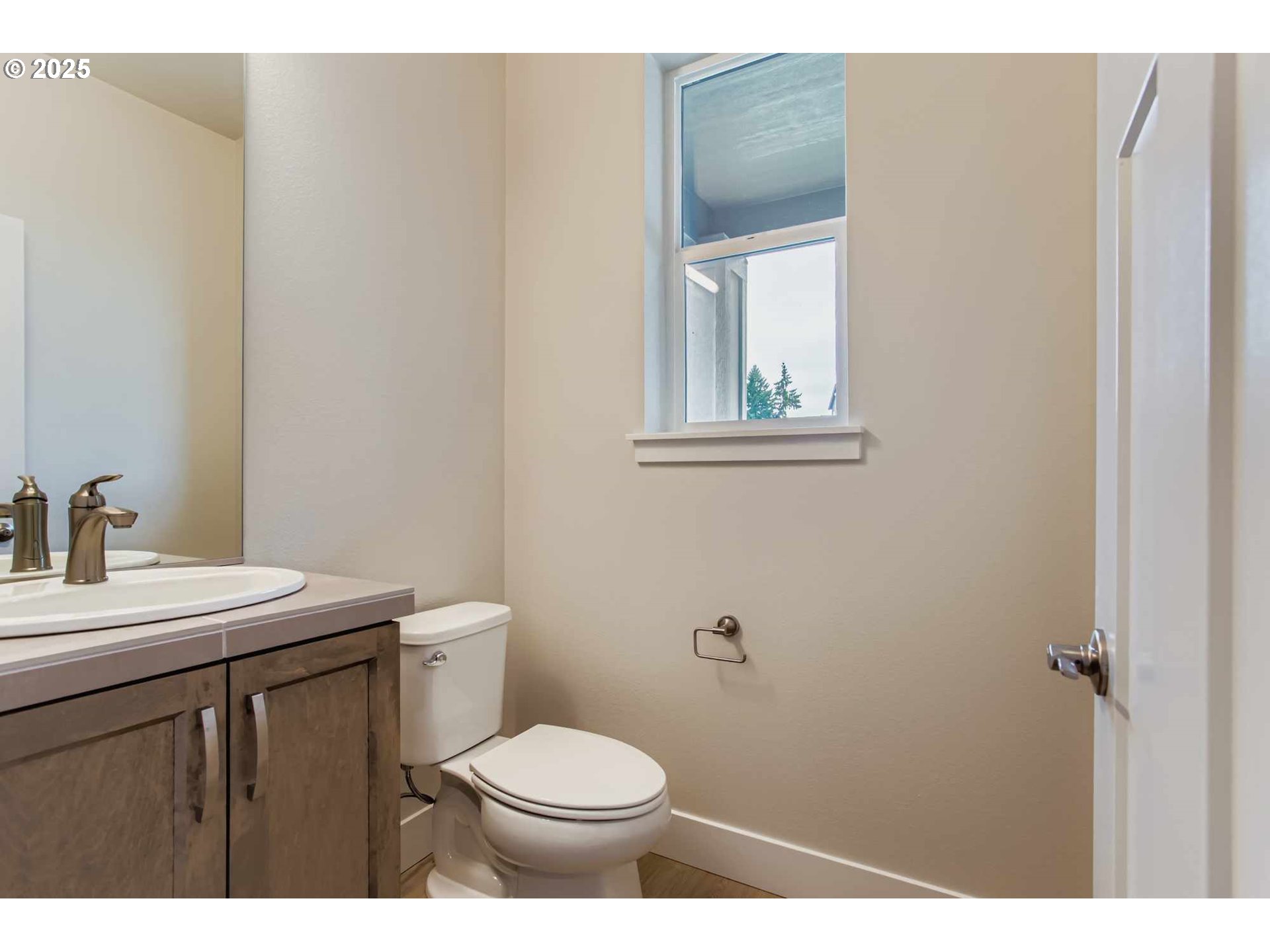 Beaverton, Oregon 97007, United States, 5 Bedrooms Bedrooms, ,4 BathroomsBathrooms,Residential,Active,140405