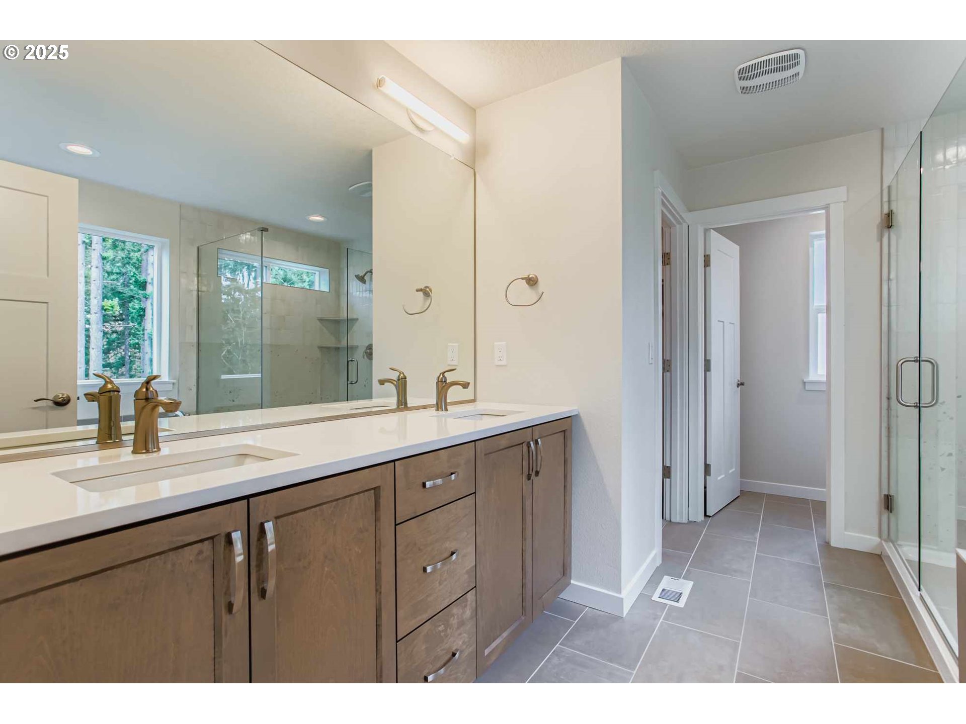 Beaverton, Oregon 97007, United States, 5 Bedrooms Bedrooms, ,4 BathroomsBathrooms,Residential,Active,140405