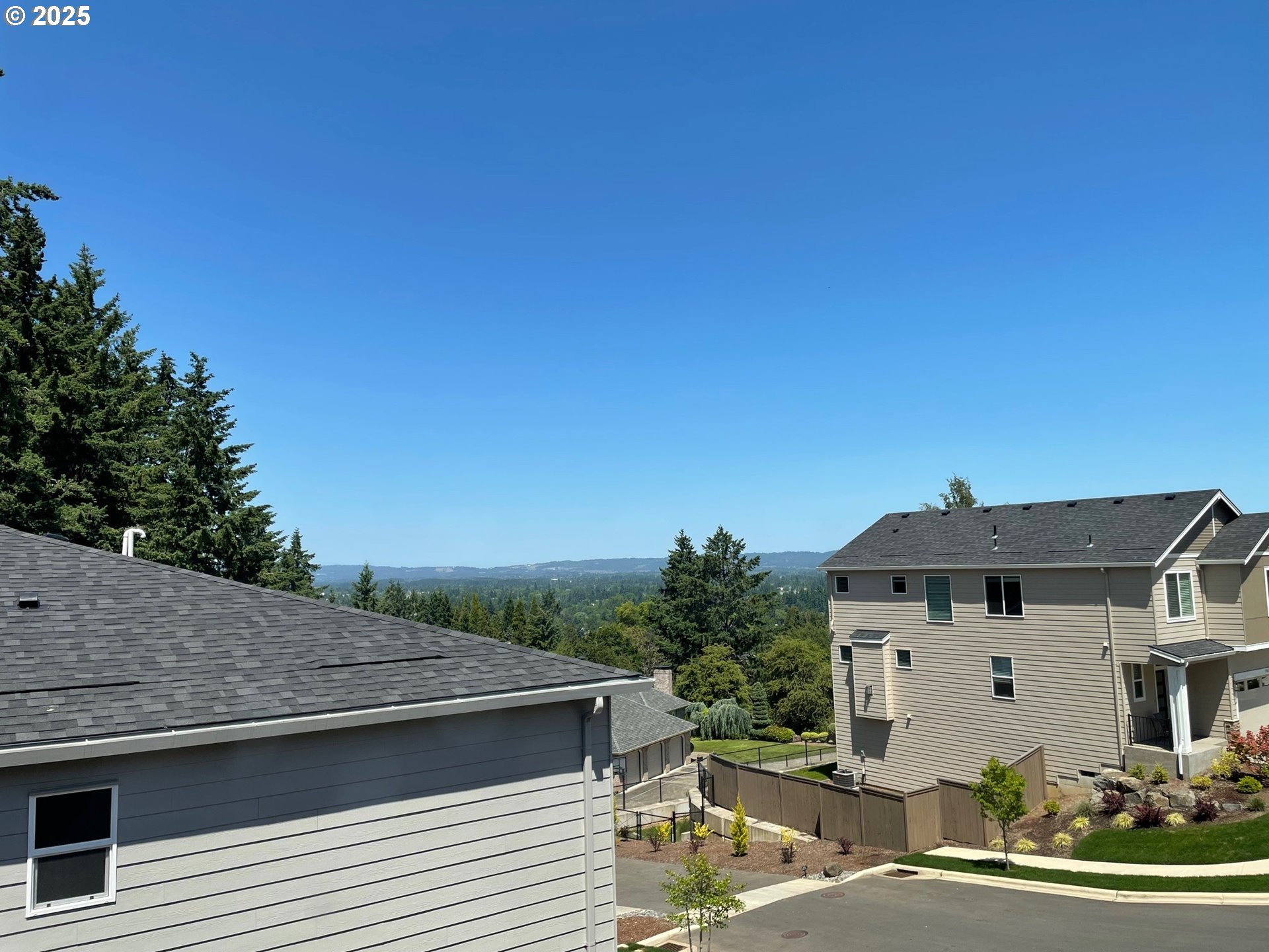 Beaverton, Oregon 97007, United States, 5 Bedrooms Bedrooms, ,4 BathroomsBathrooms,Residential,Active,140405