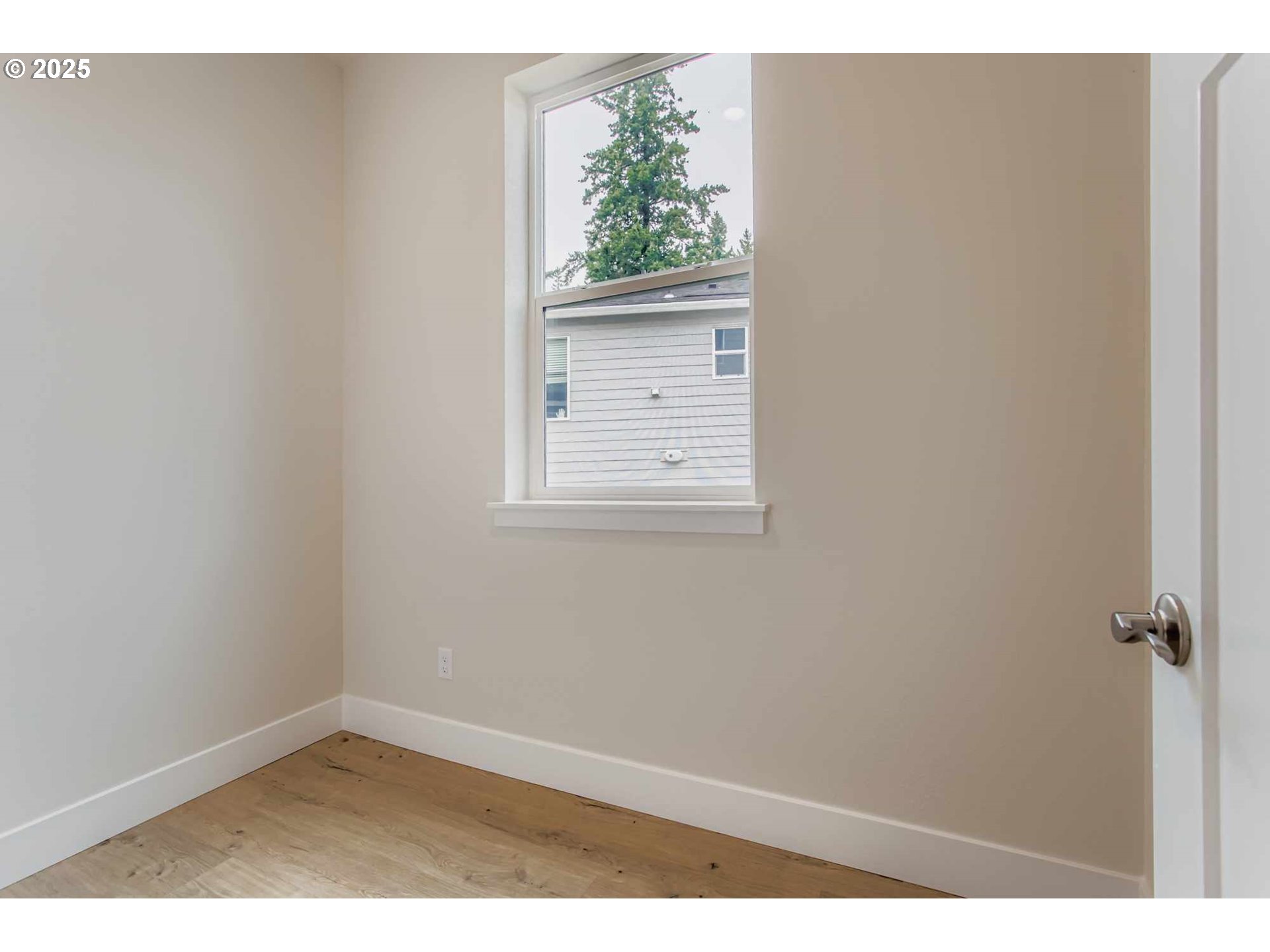 Beaverton, Oregon 97007, United States, 5 Bedrooms Bedrooms, ,4 BathroomsBathrooms,Residential,Active,140405